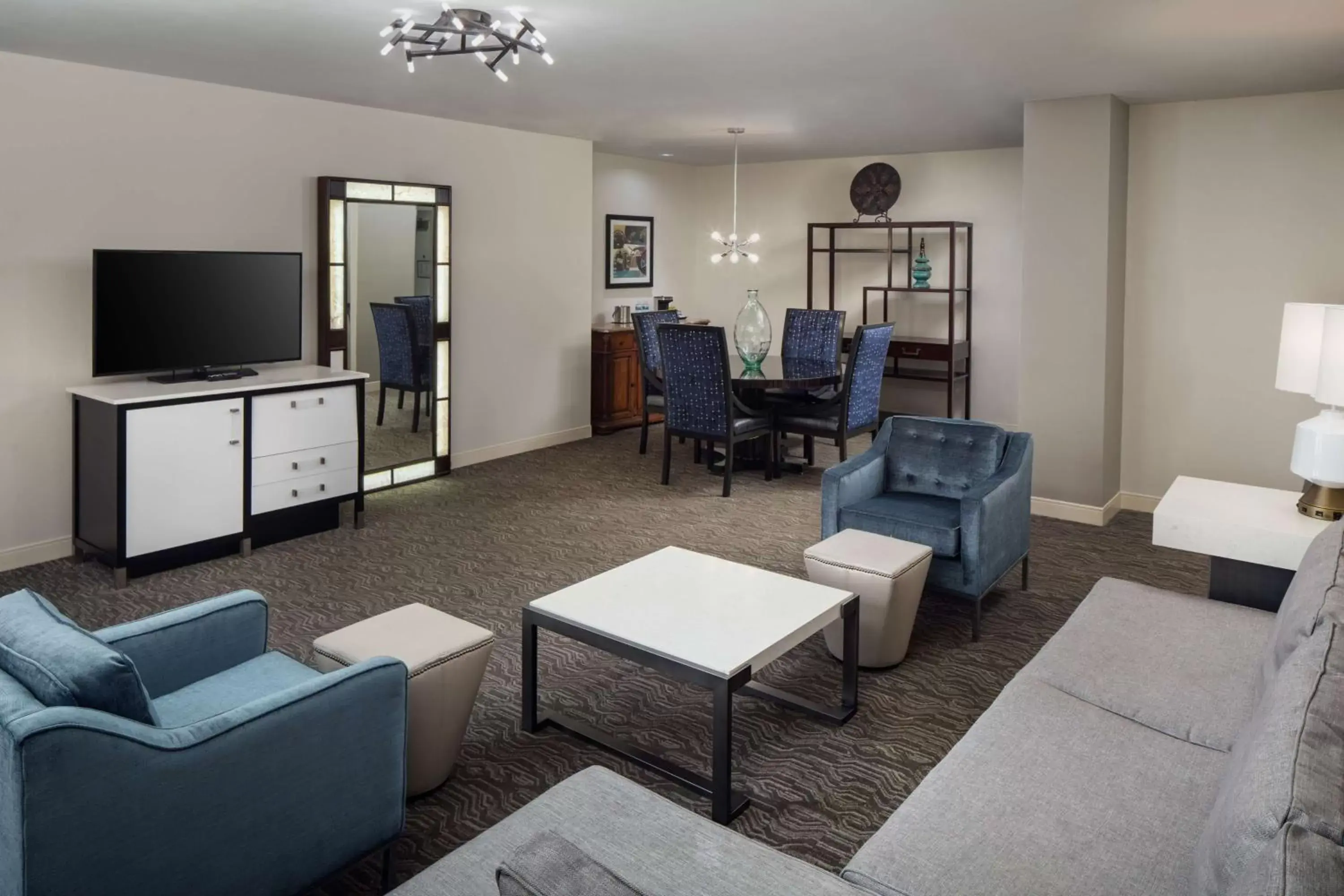 Living room, Seating Area in DoubleTree Suites by Hilton Hotel Detroit Downtown - Fort Shelby