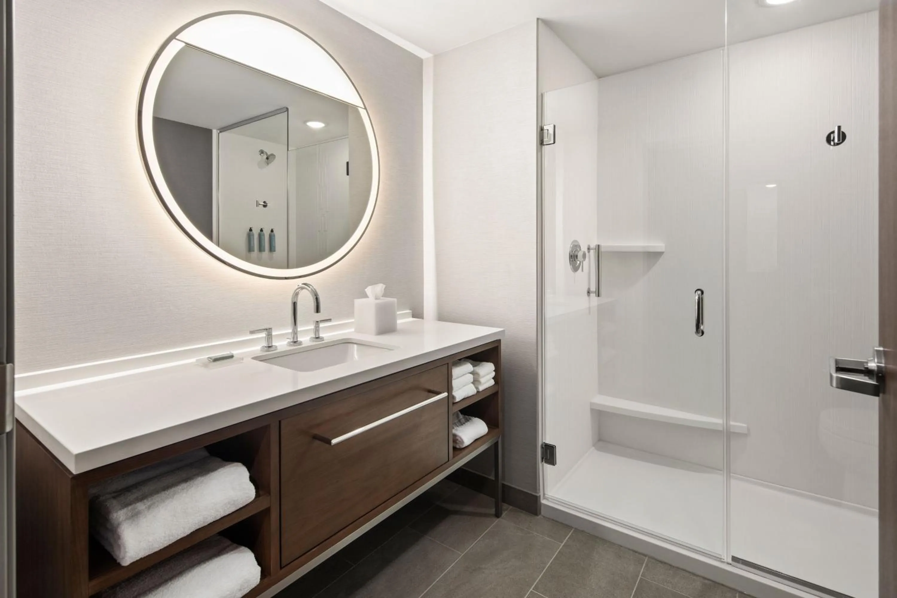 Bathroom in Courtyard by Marriott Owatonna Downtown