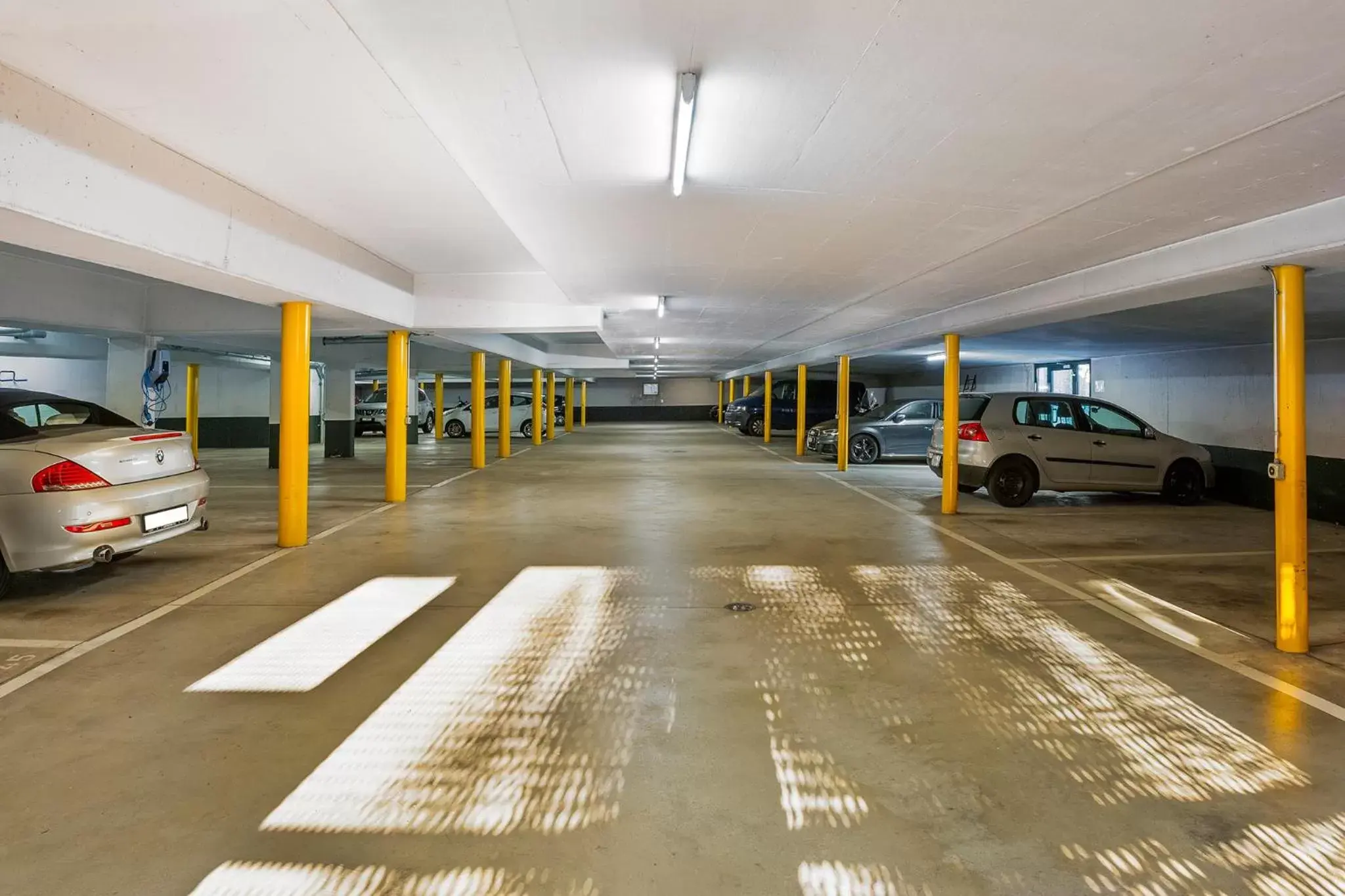 Parking in GuestHouse Lugano Center by LR