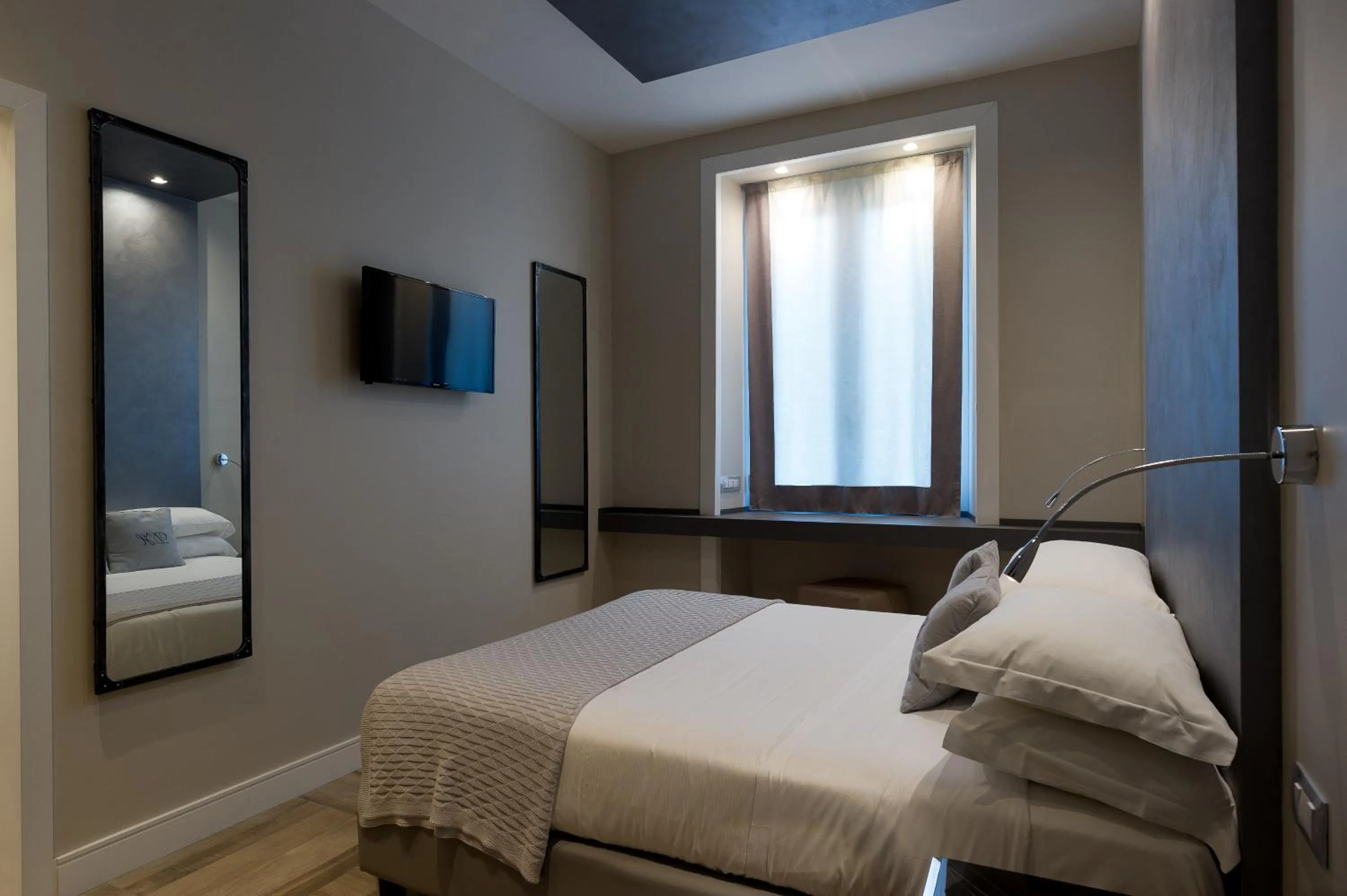 Day, Bed in Deseo Home