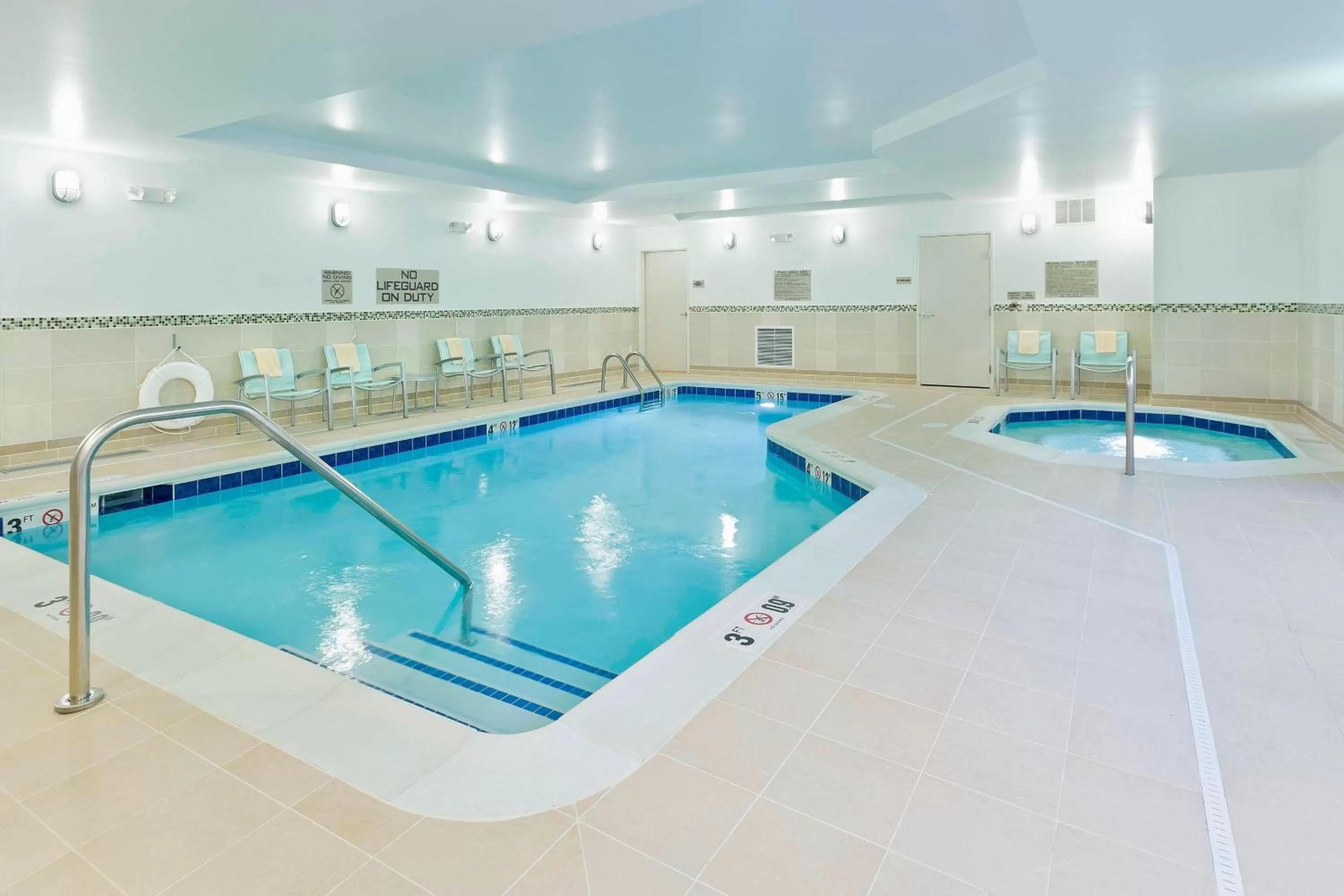 Swimming pool in SpringHill Suites by Marriott Philadelphia Langhorne