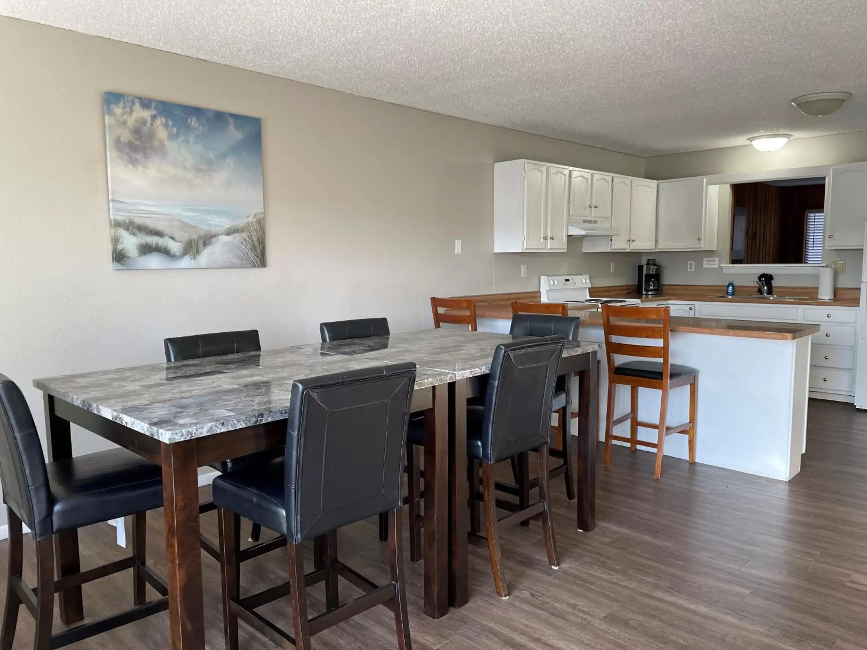 Dining Area in Sunset Beach Resort