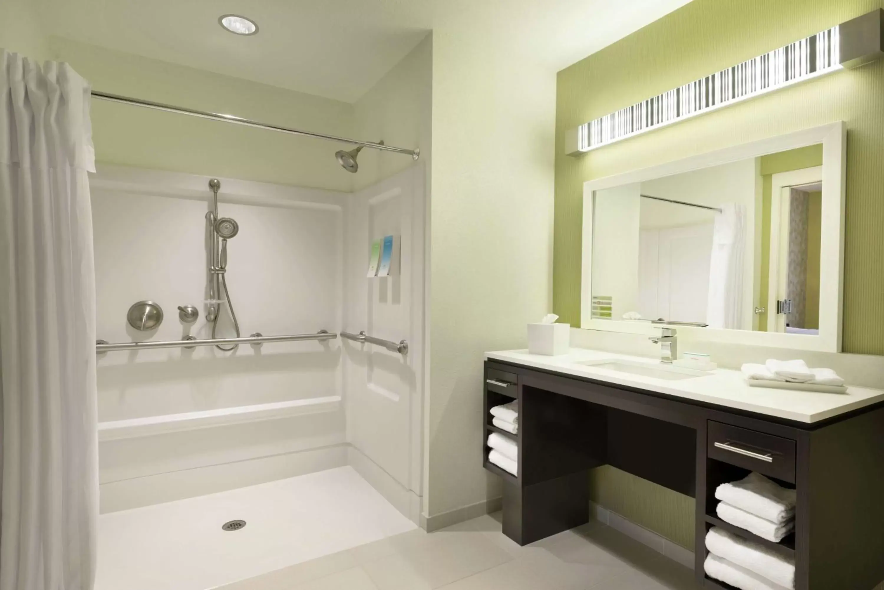Bathroom in Home2 Suites by Hilton Cleveland Independence