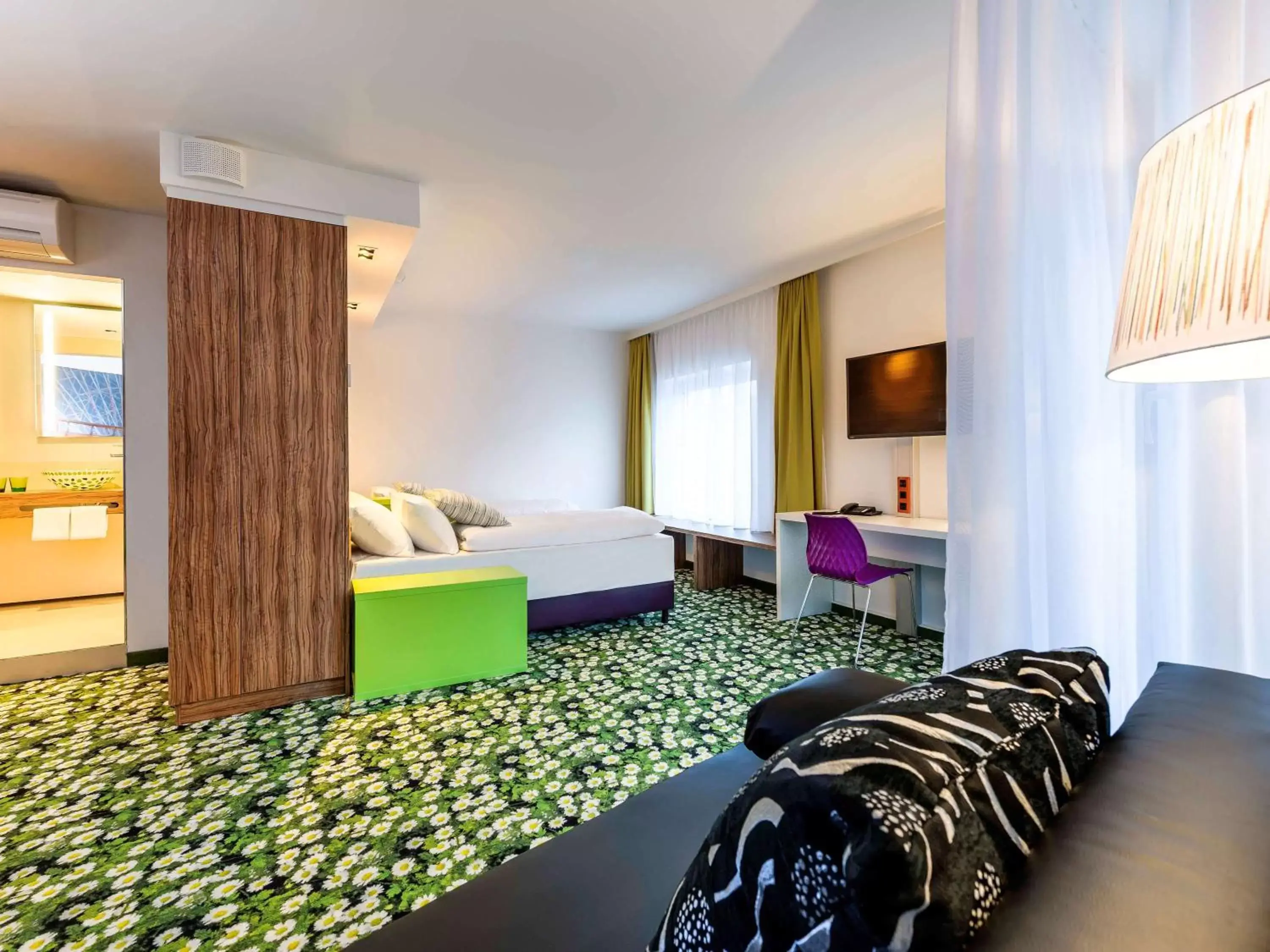 Photo of the whole room in Ibis Styles Wien City