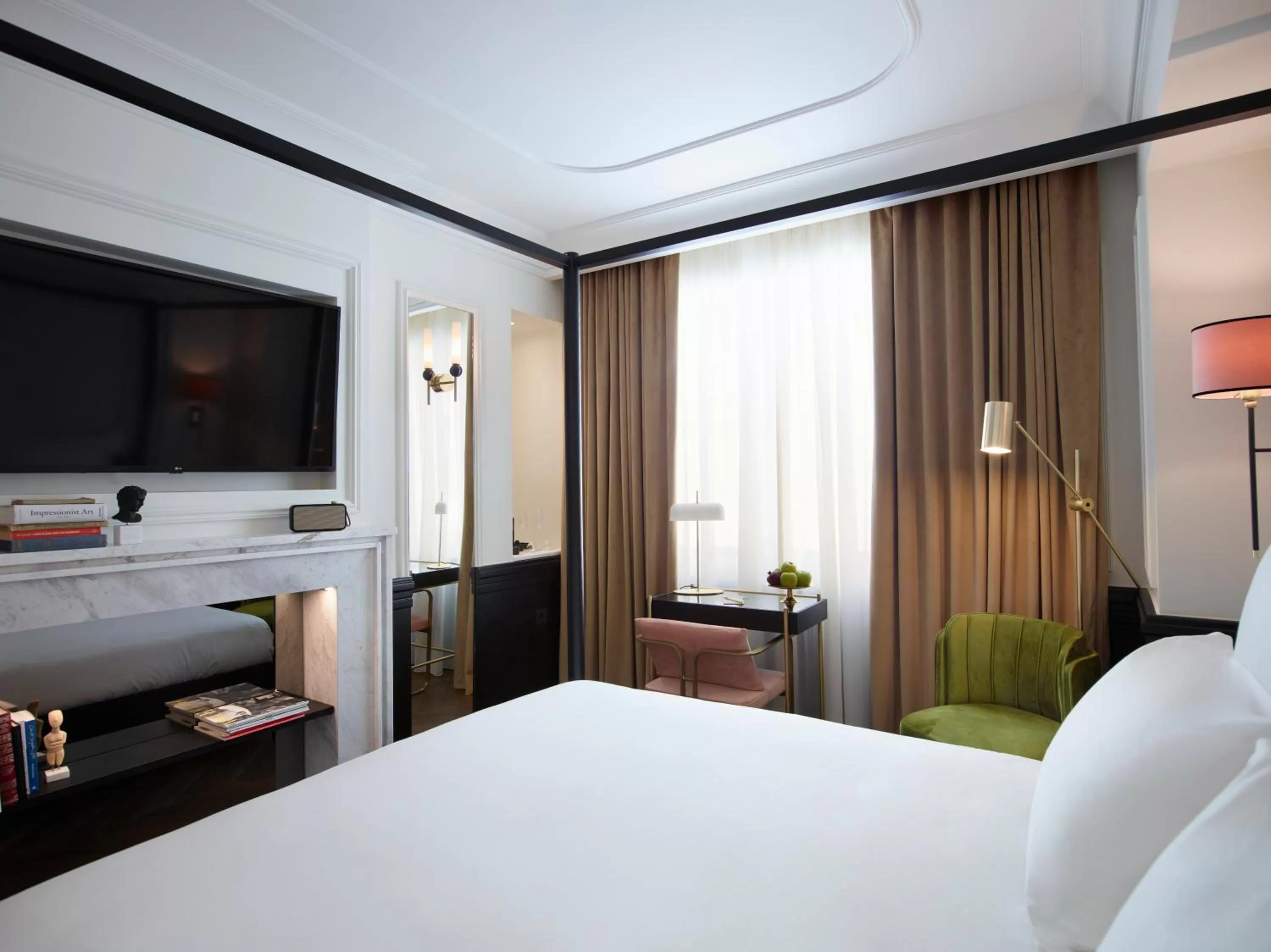 TV and multimedia, Bed in Villa Brown Ermou, a member of Brown Hotels