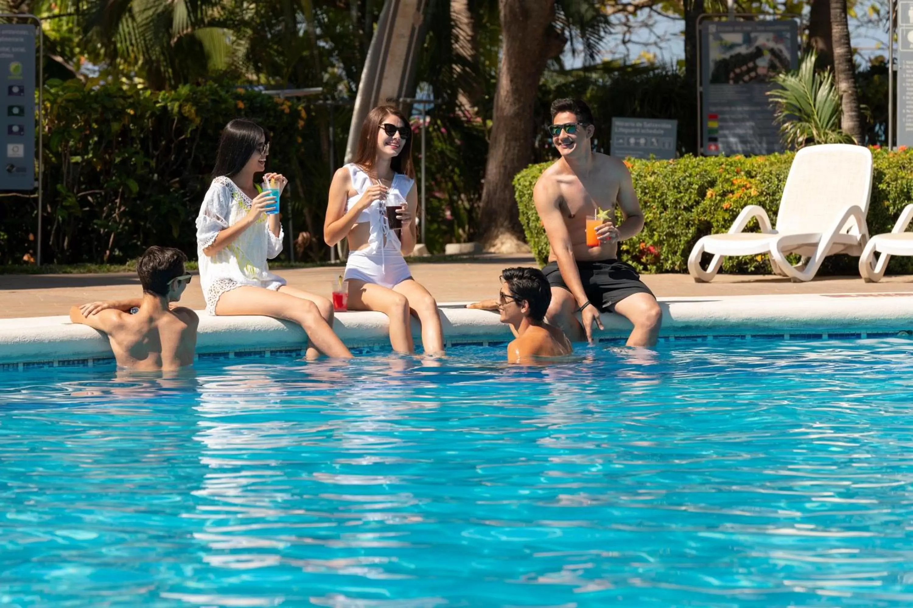 Swimming Pool in Occidental Tamarindo - All Inclusive
