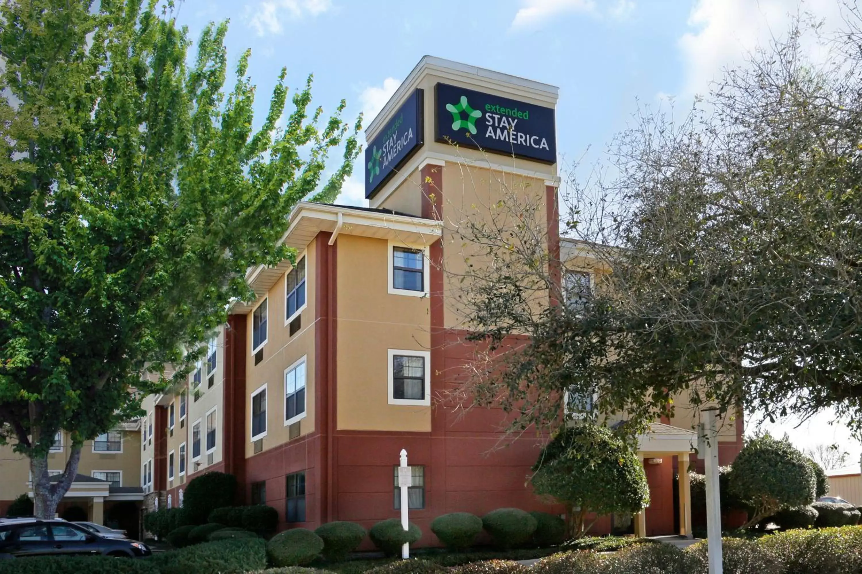 Property building in Sonesta Simply Suites Lafayette Airport