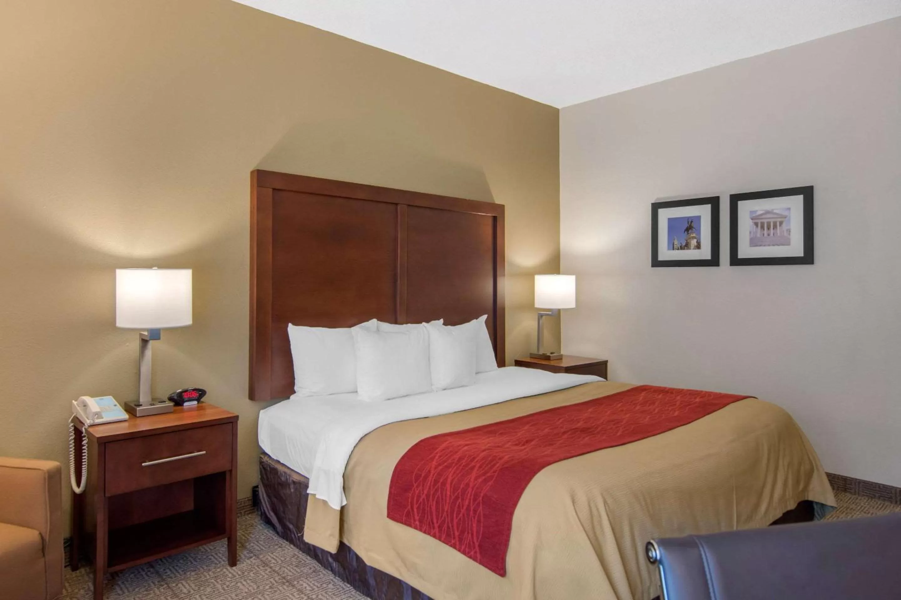 Photo of the whole room, Bed in Comfort Inn Chester - Richmond South