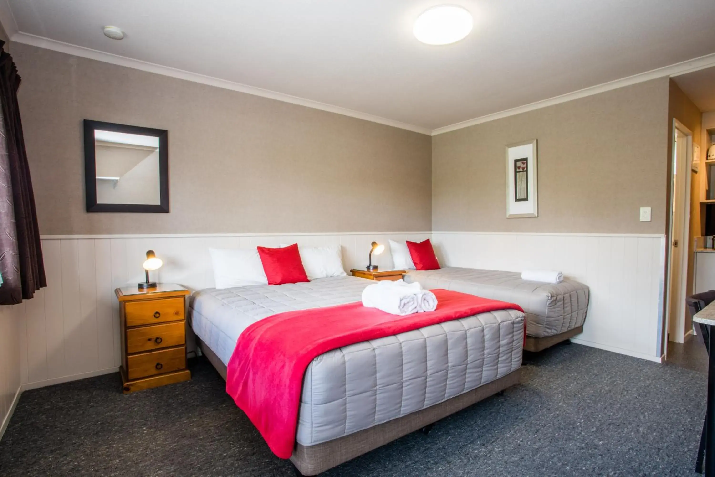 Photo of the whole room, Bed in Te Anau Top 10 Holiday Park and Motels