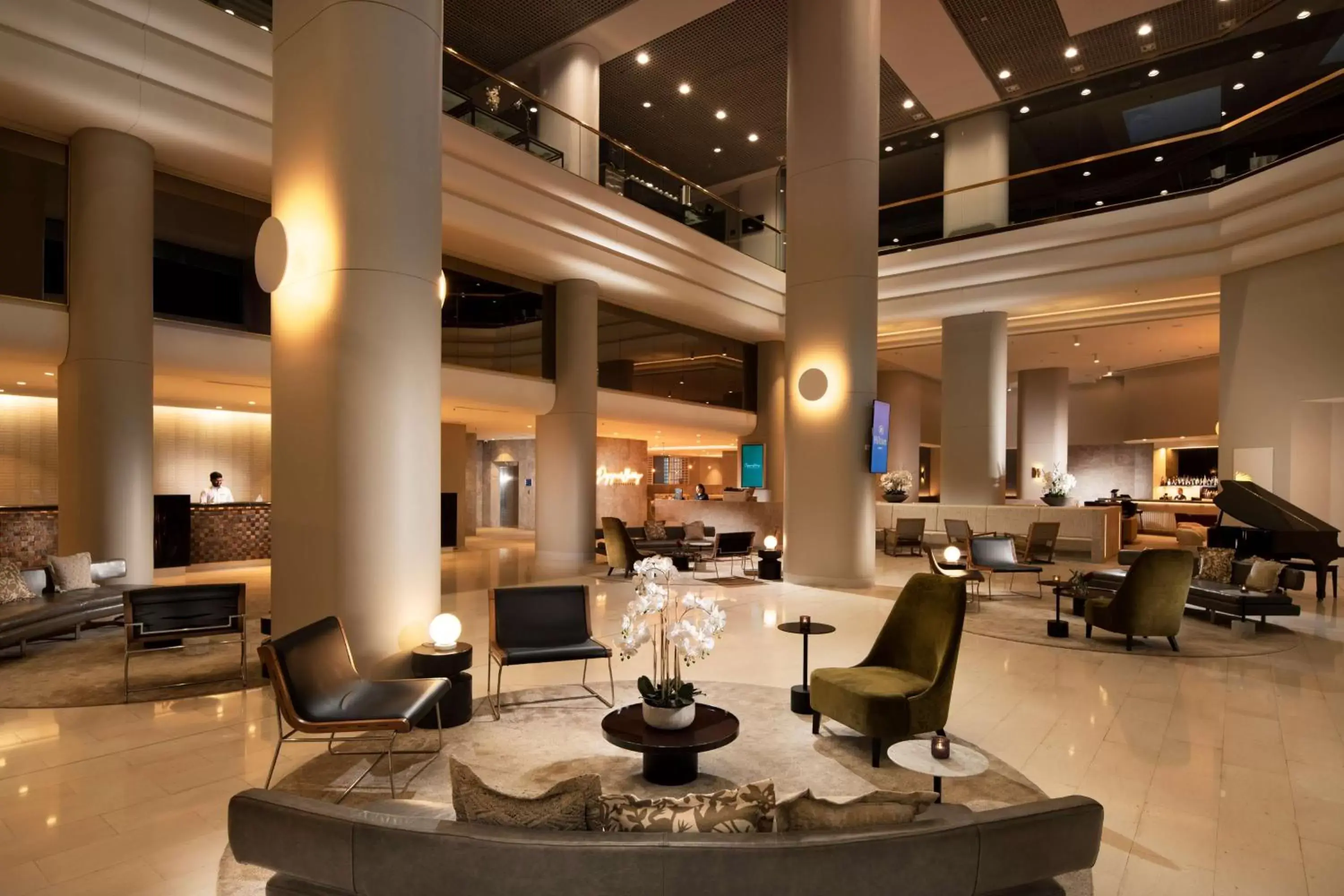 Lobby or reception, Restaurant/Places to Eat in Hilton Darwin