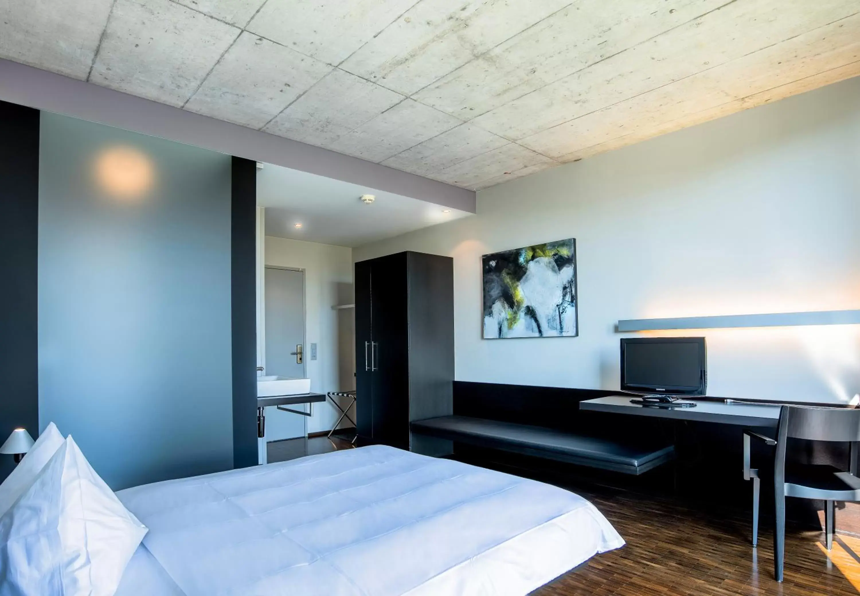 Photo of the whole room, Bed in Hotel Kreuzlingen am Hafen