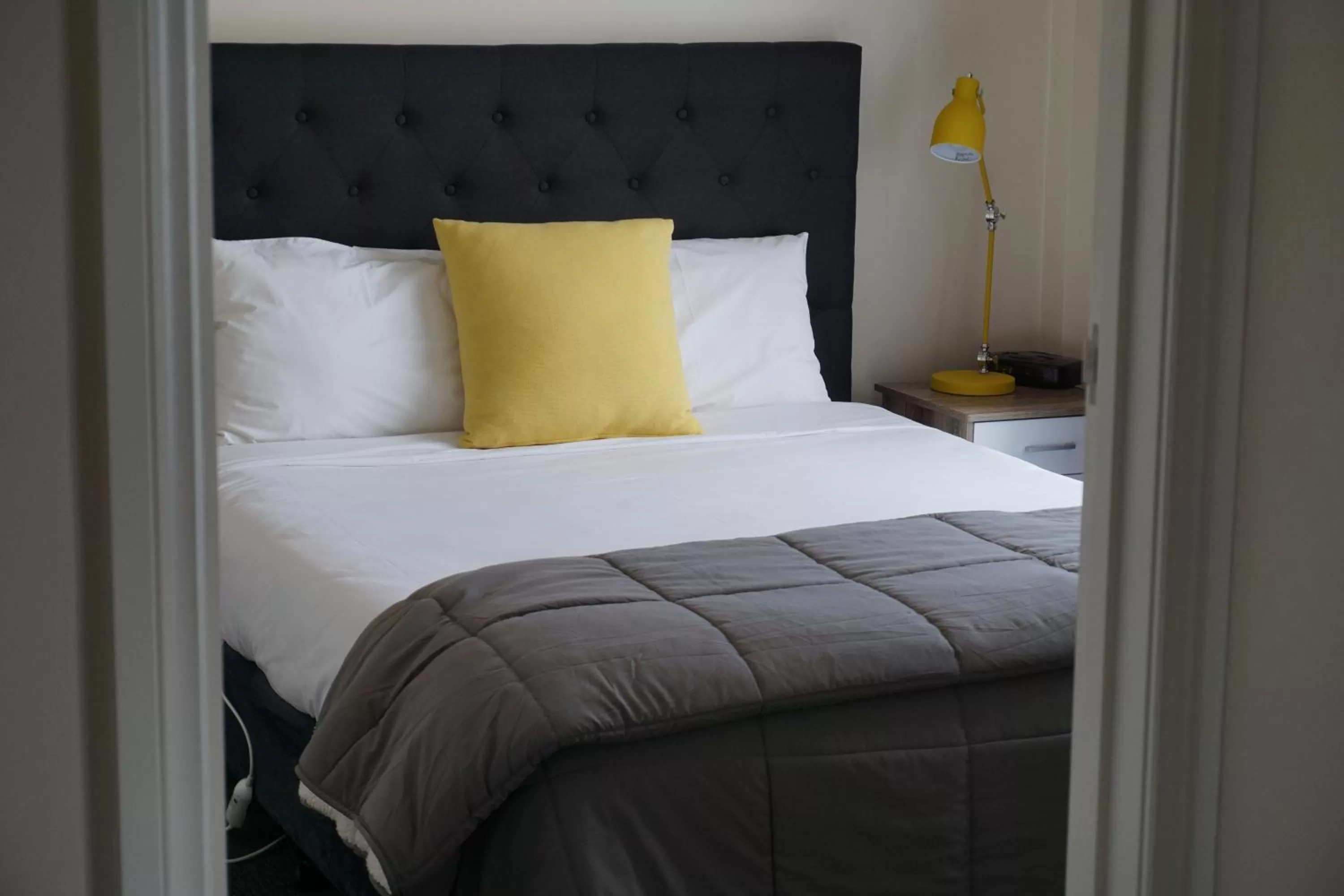 Bed in Ashmont Motel and Apartments