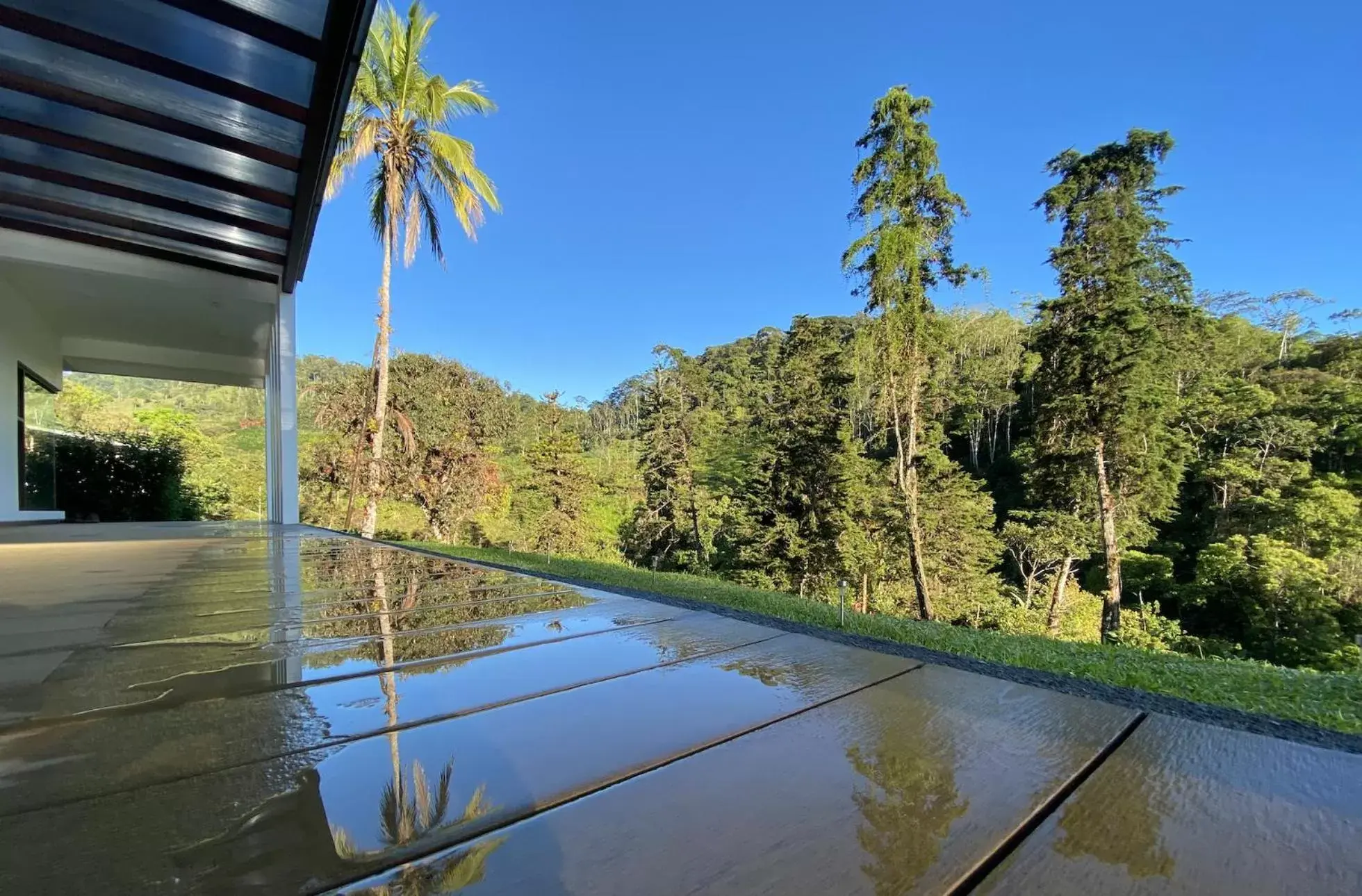 Property building, Swimming Pool in Arte de Plumas birding lodge