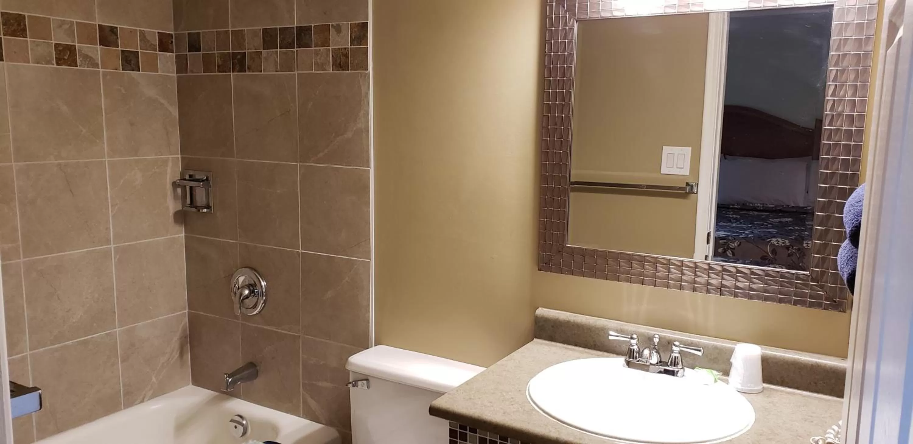 Bathroom in Malahat Bungalows Motel