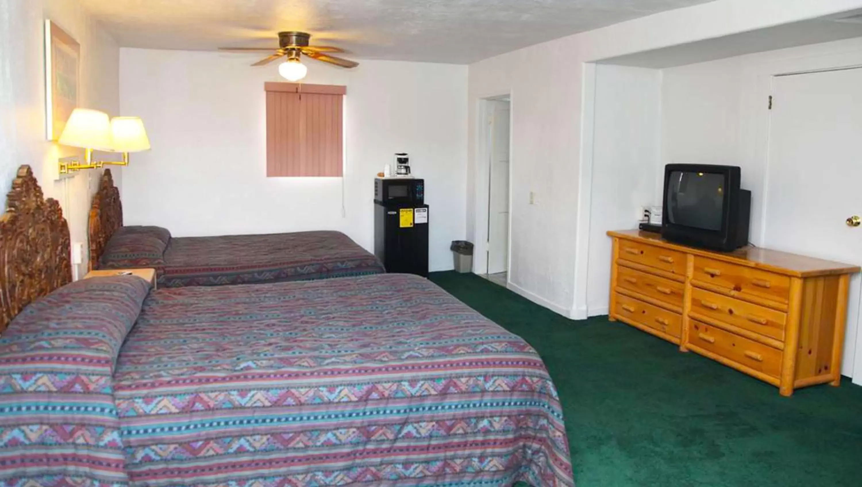 Photo of the whole room, Bed in Marianna Inn Panguitch Photo of the whole room, Bed in Marianna Inn Panguitch