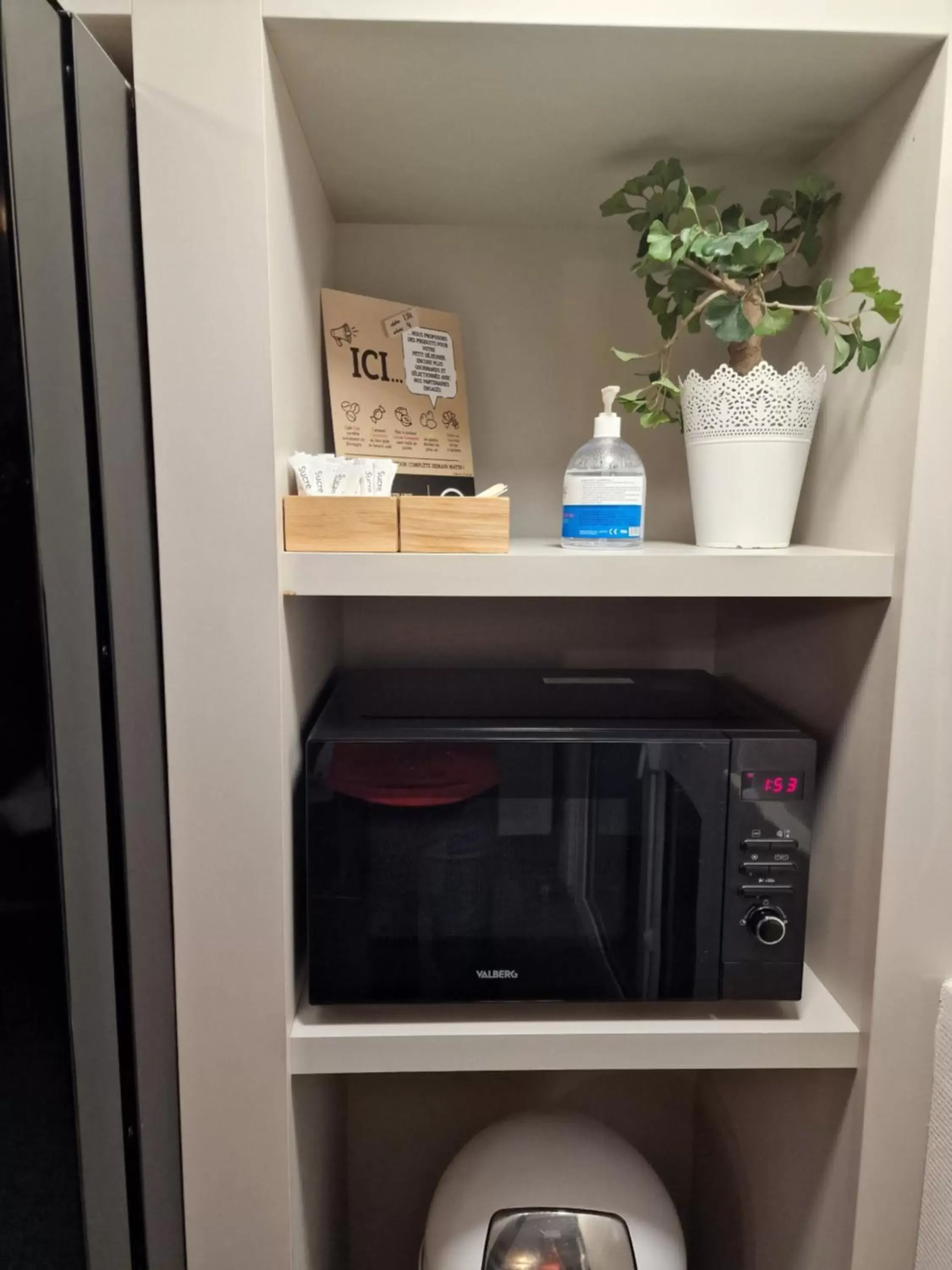 minibar, TV/Entertainment Center in B&B HOTEL Corbeil-Essonnes