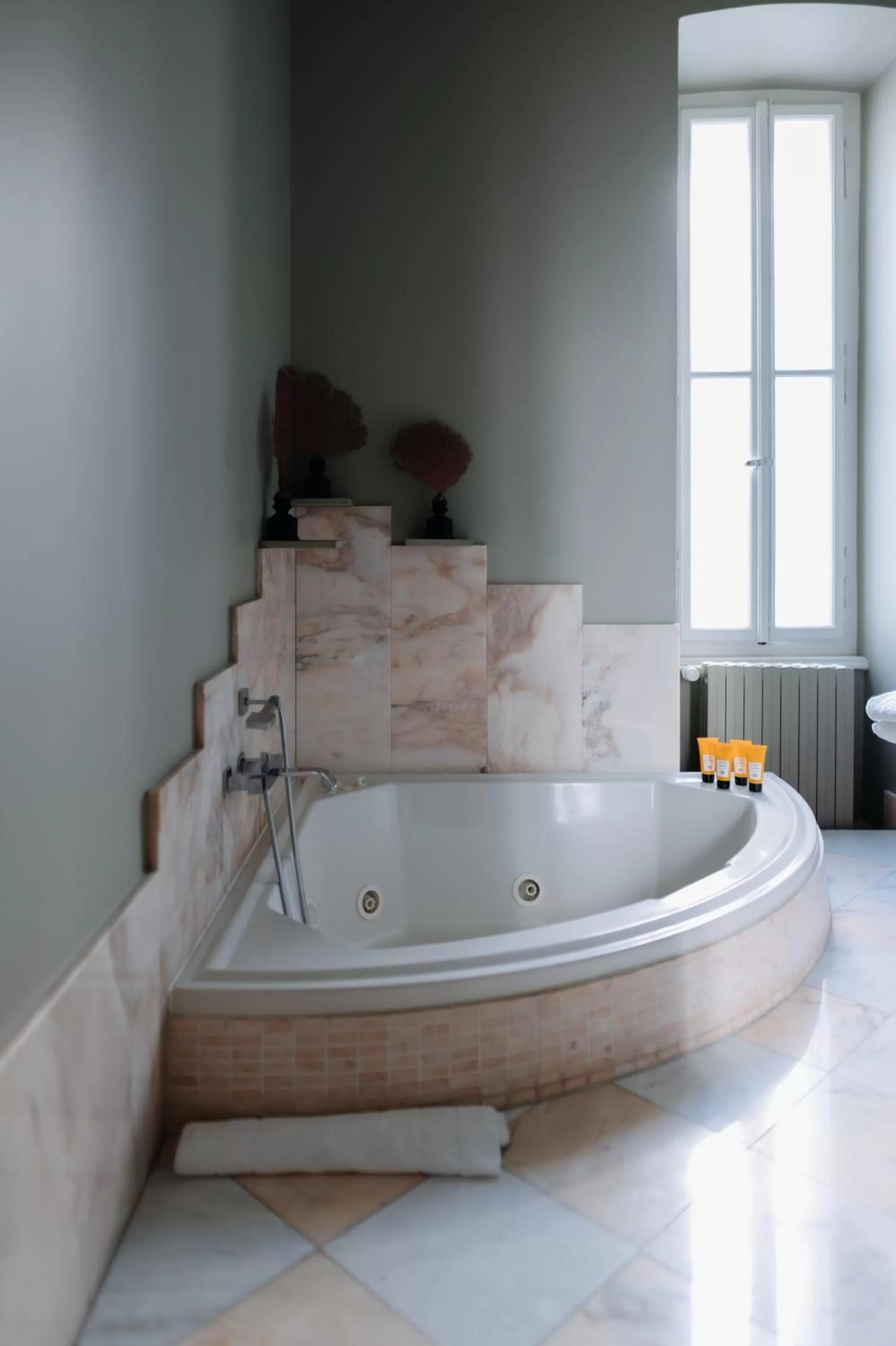 Hot Tub in Seven Historical Suites