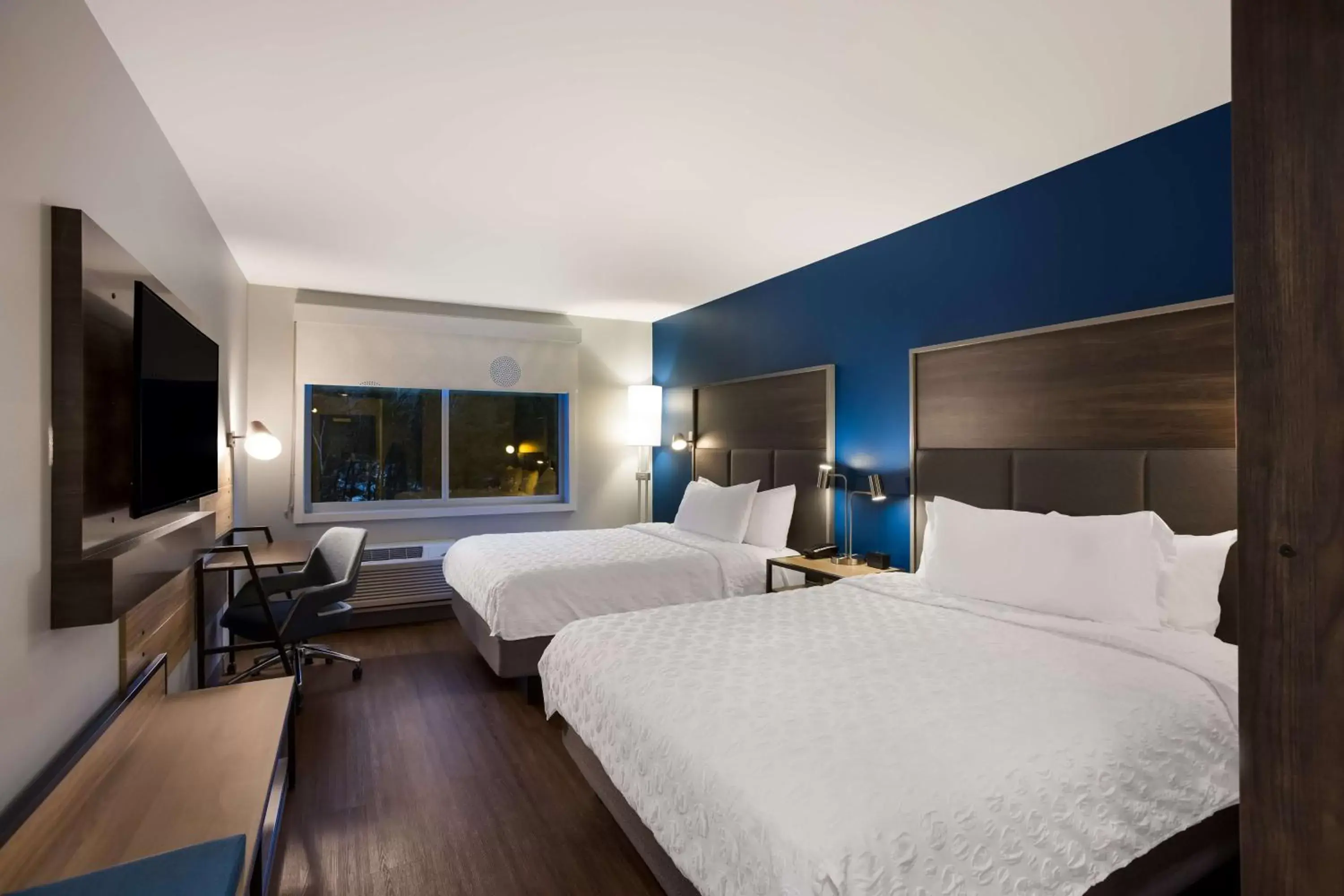 Bed in Tru By Hilton Traverse City