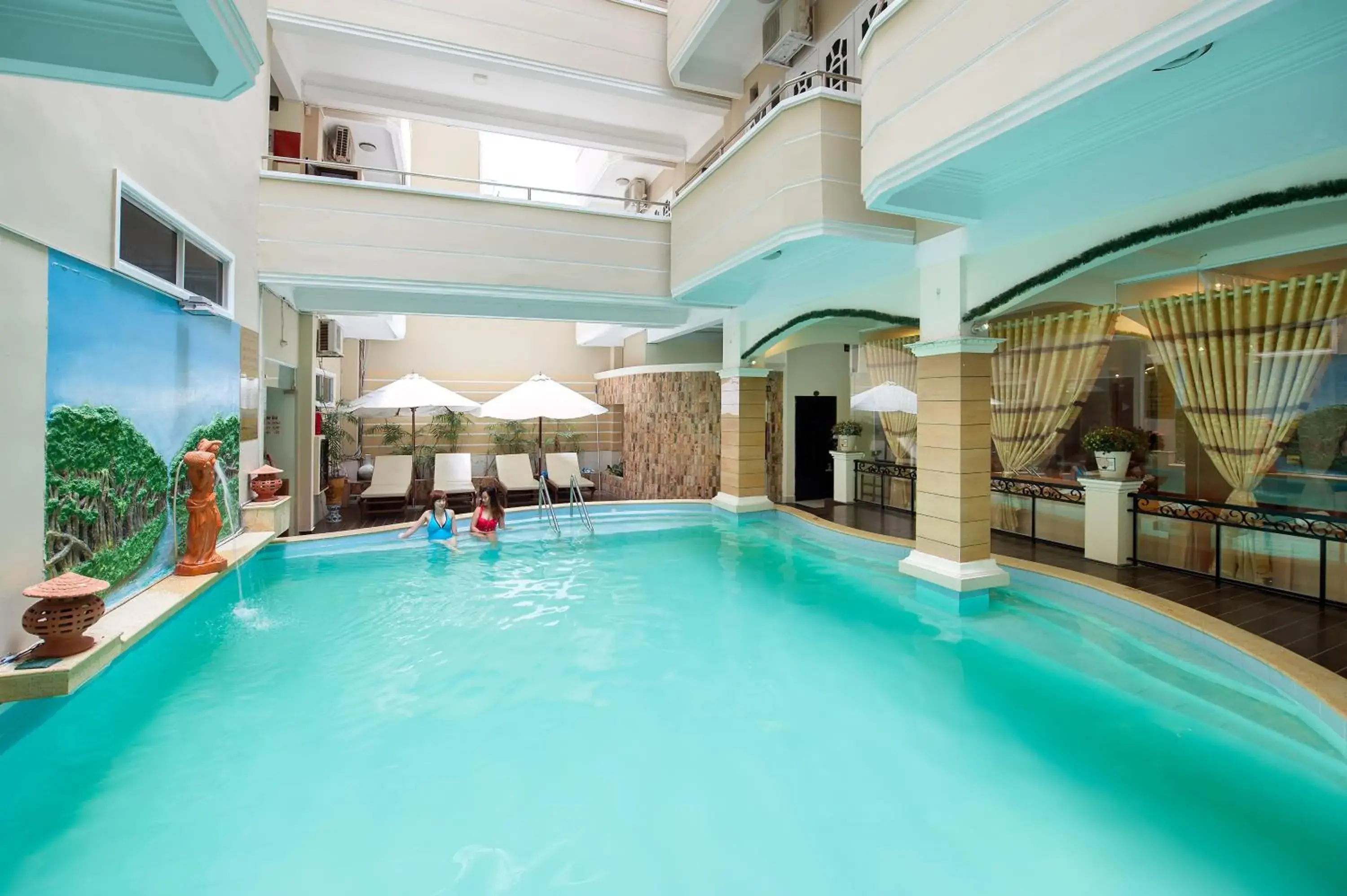 Swimming Pool in Palm Beach Hotel