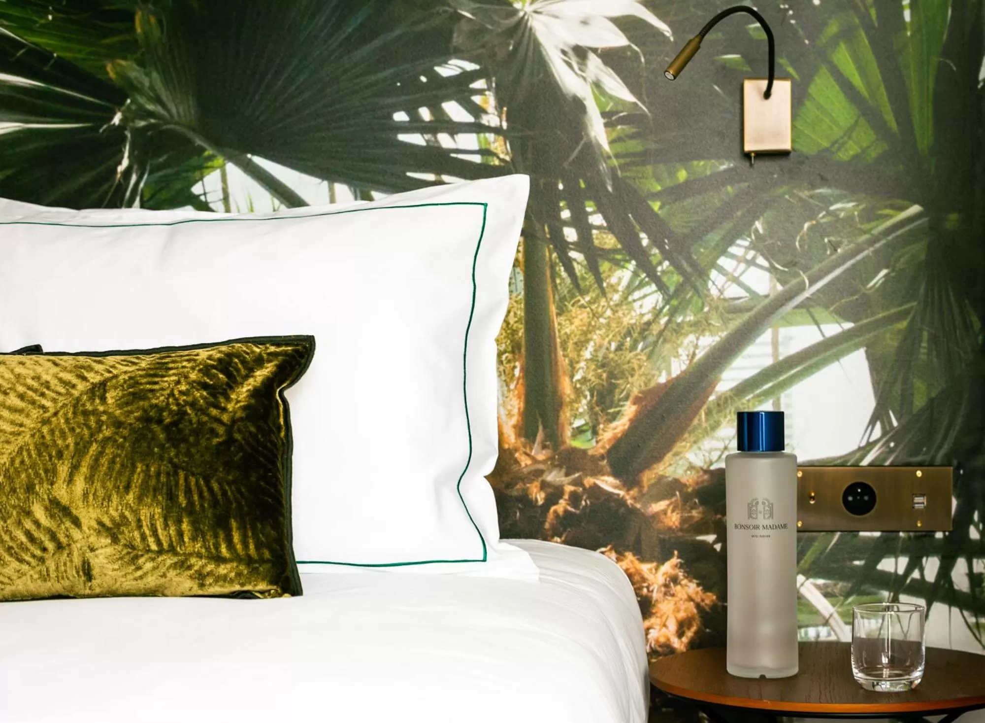 Bed in Bonsoir Madame