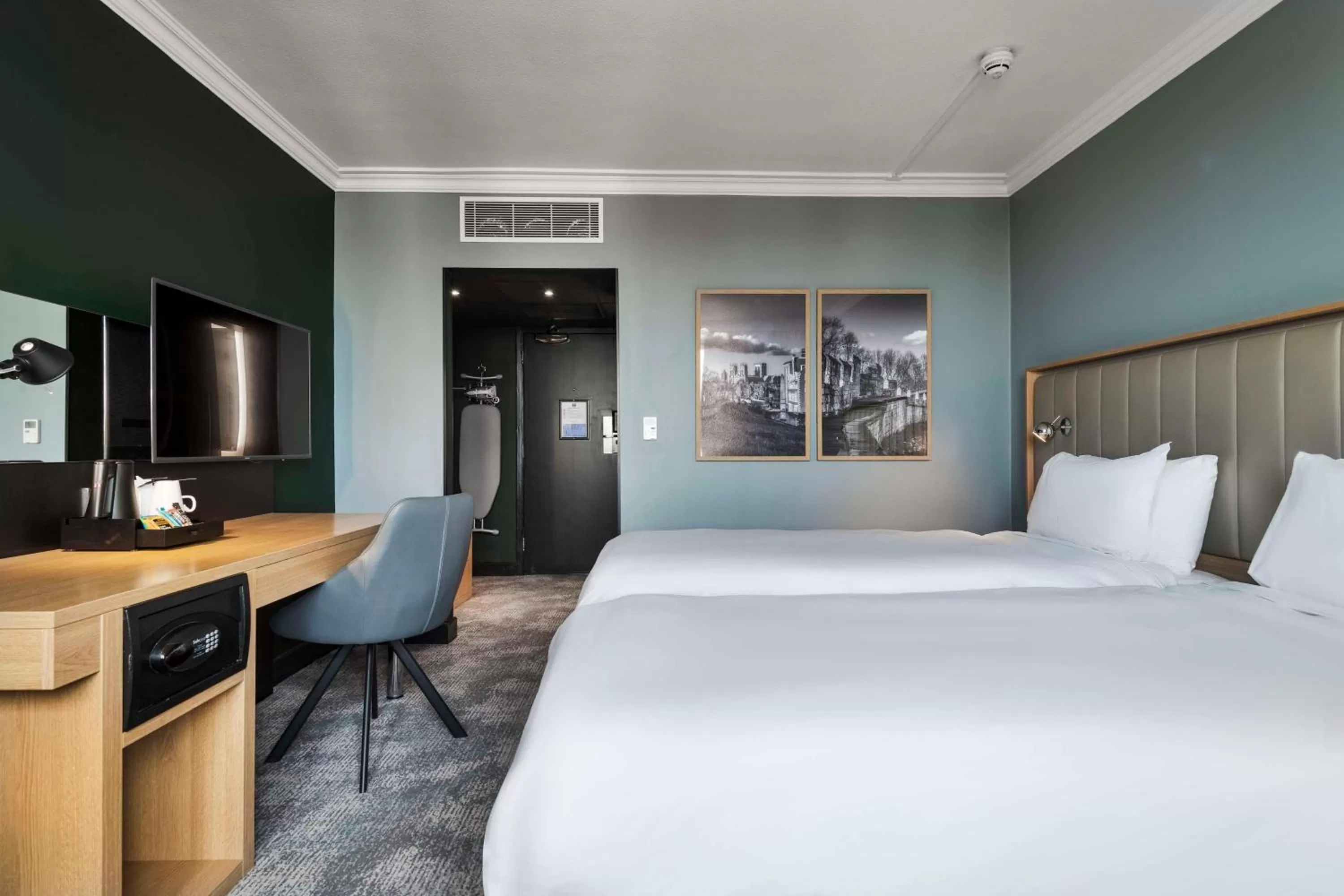 Bed in Radisson Hotel York