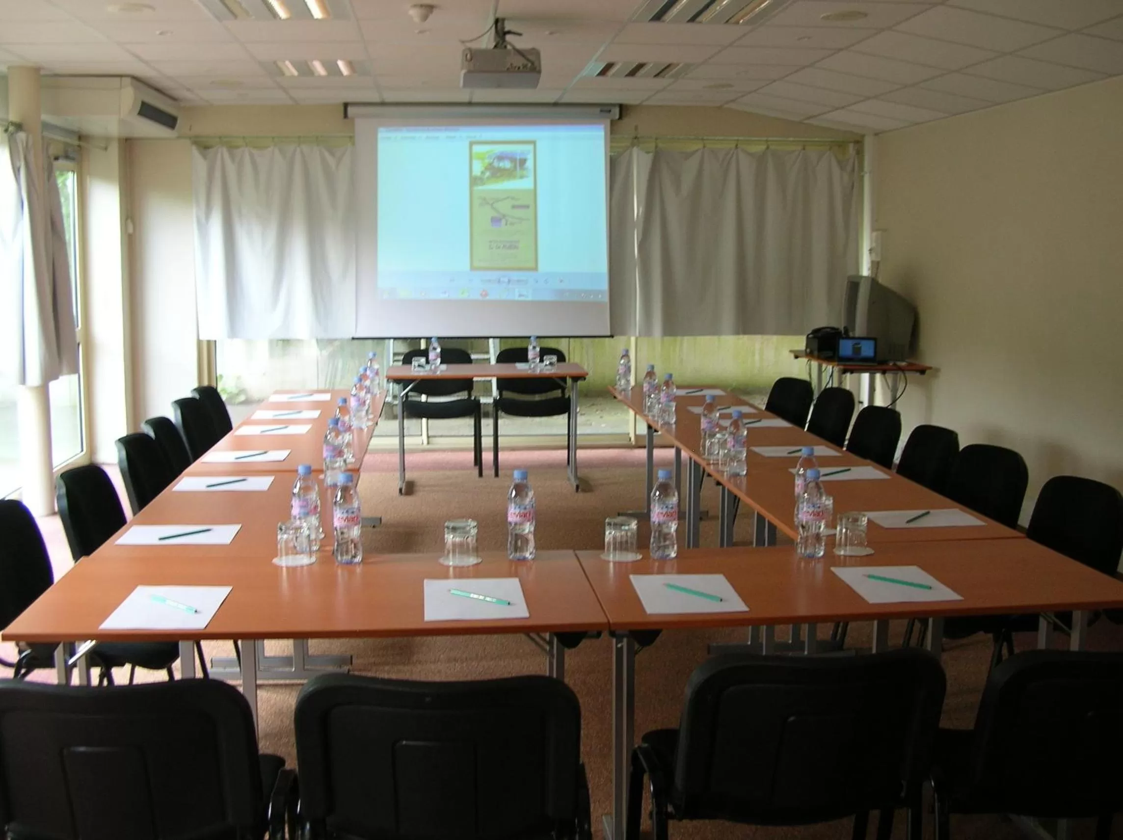 Business facilities in Hotel Le Saint Aubin