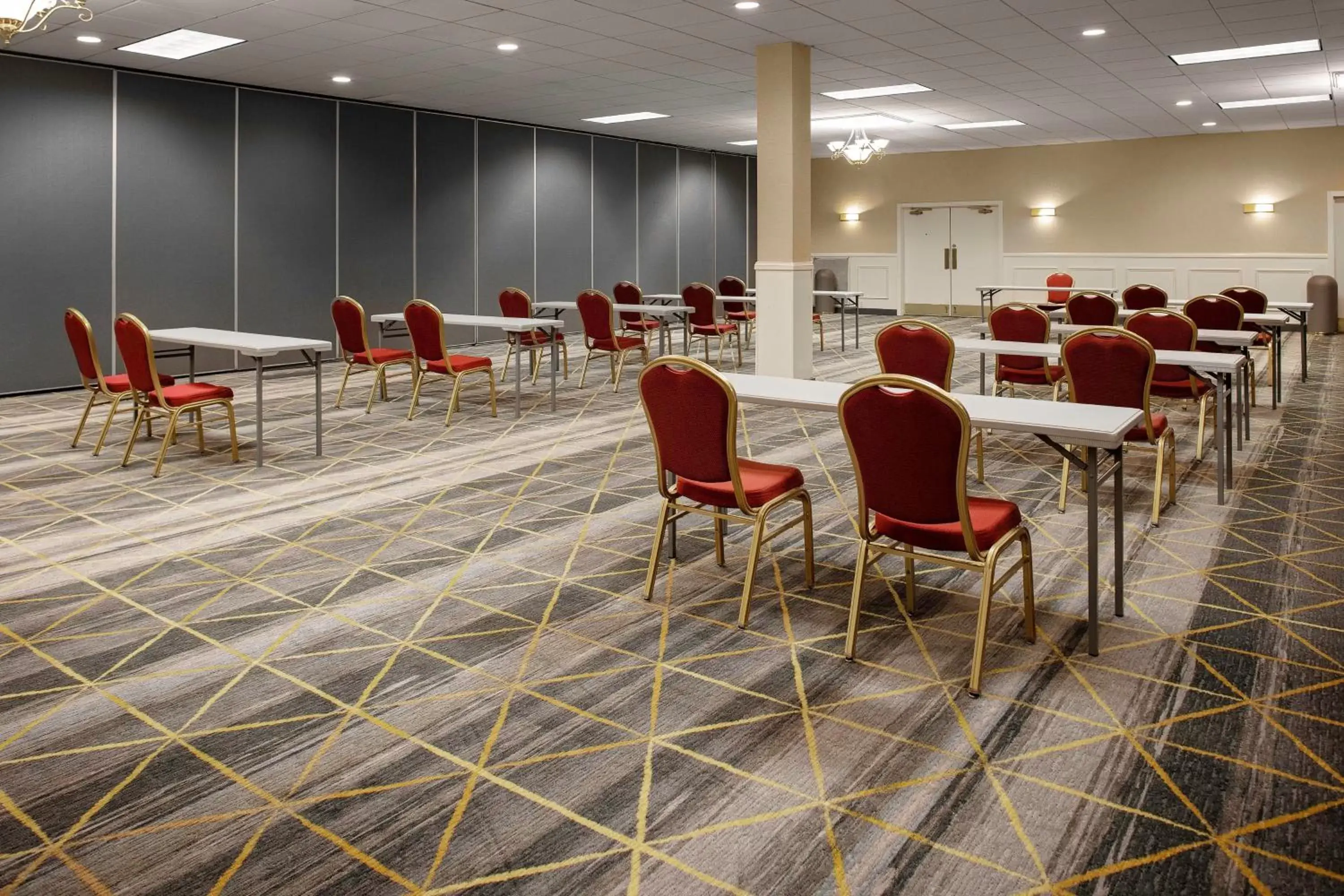 Meeting/conference room in Holiday Inn & Suites Boston Peabody, an IHG Hotel