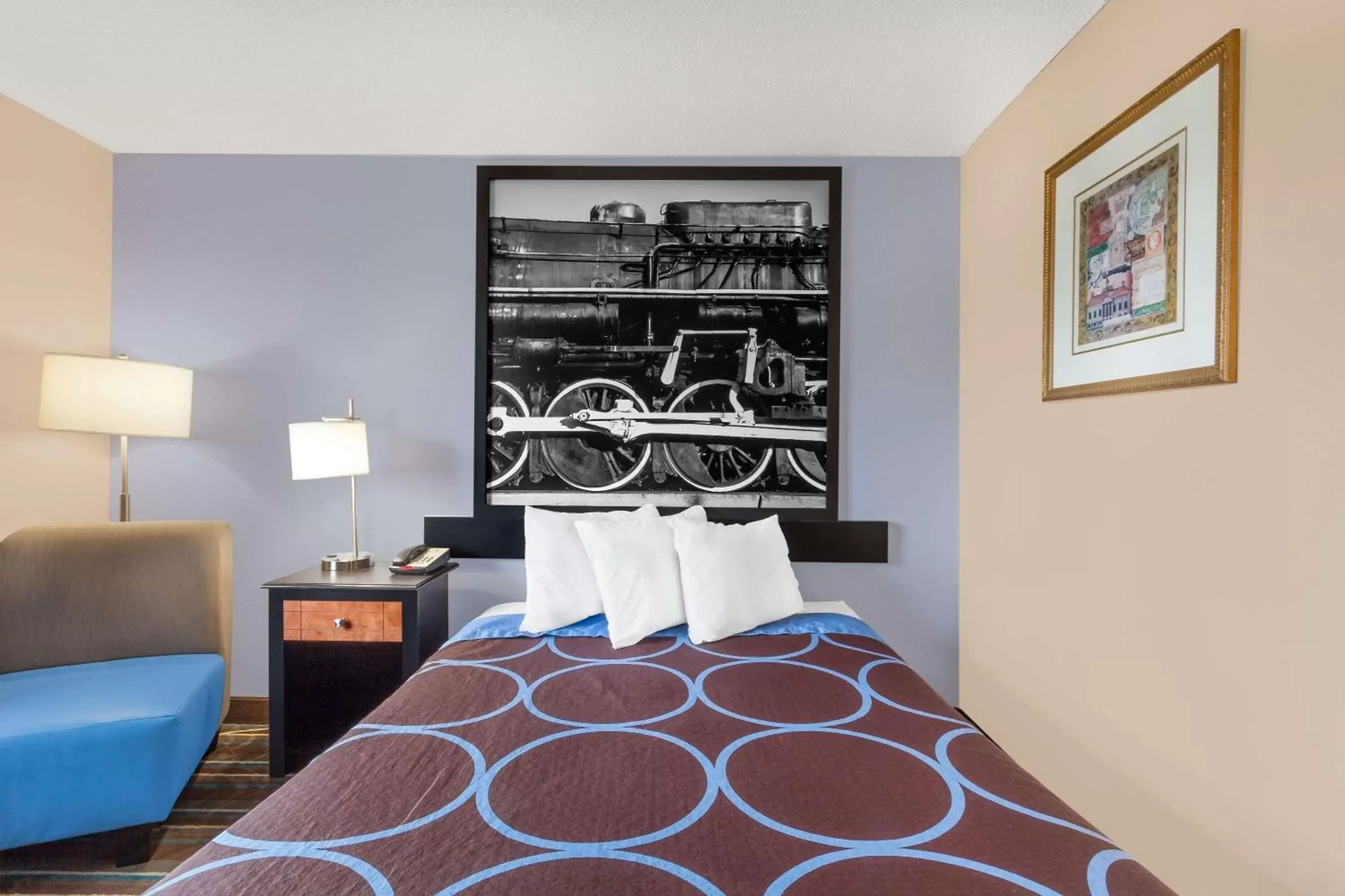 Photo of the whole room, Bed in Super 8 by Wyndham Havre De Grace Aberdeen Area