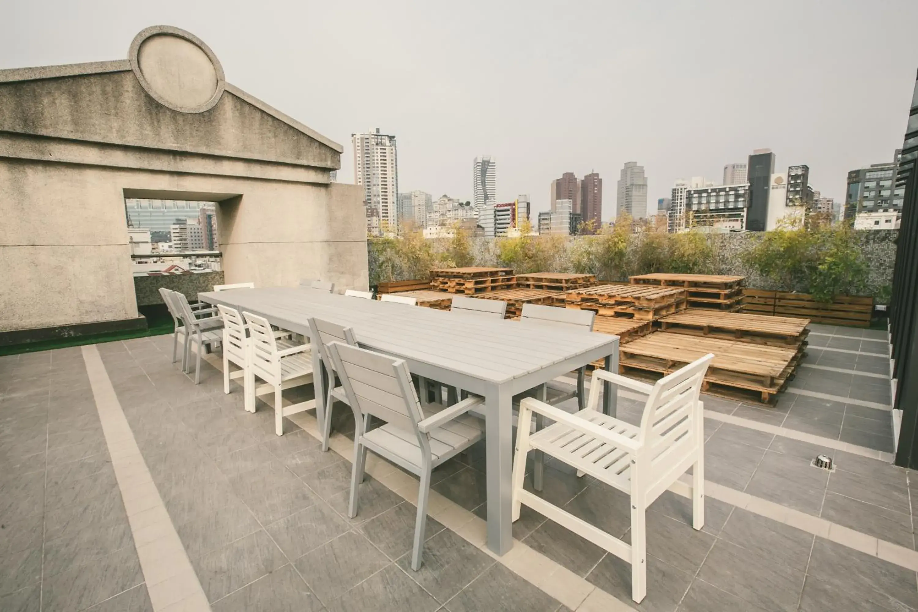 Balcony/Terrace in Stray Birds Taichung Hostel