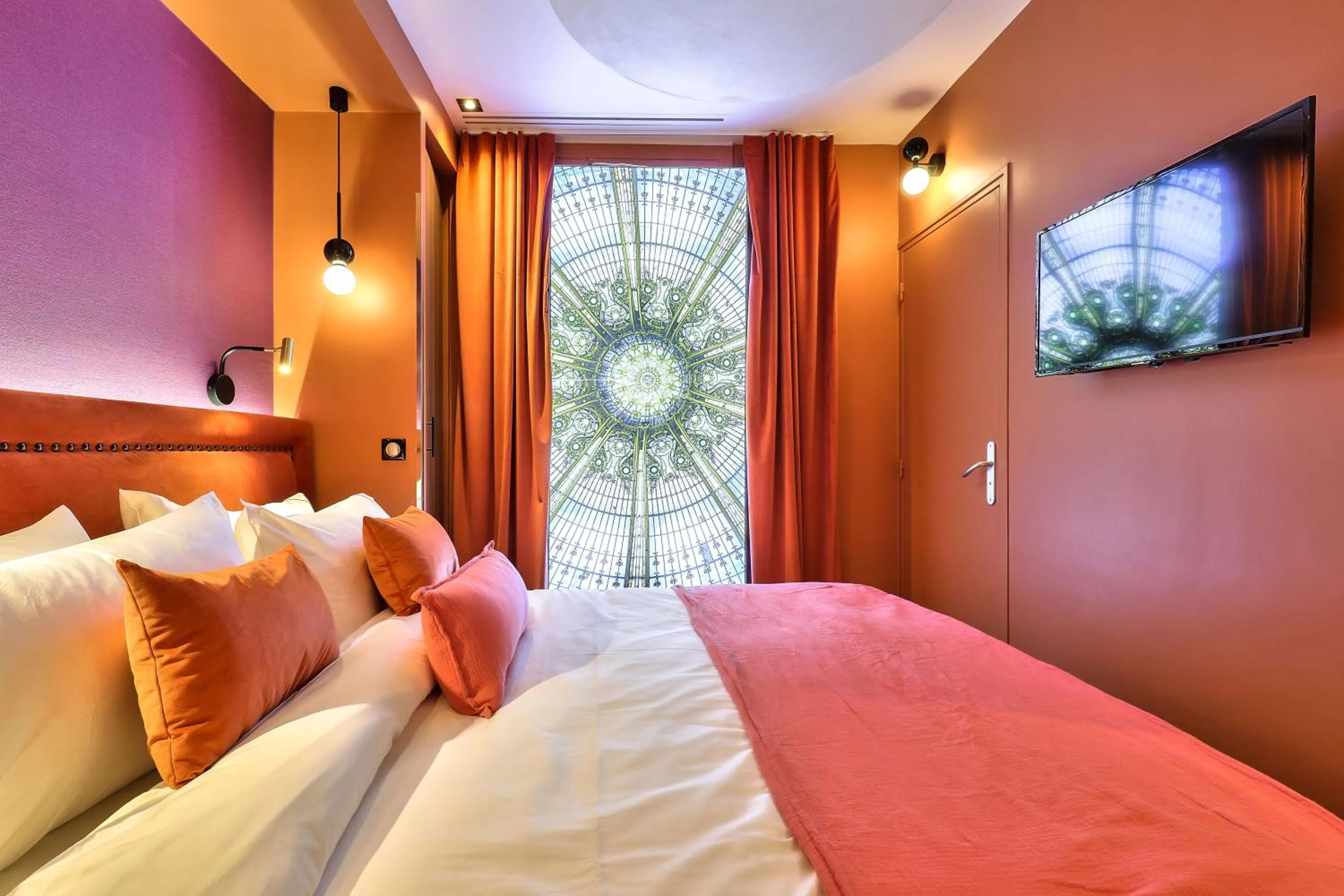 Bedroom, Bed in Hotel 33 Marbeuf