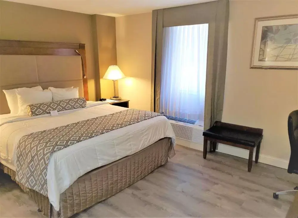 Bed in Clayton Plaza Hotel & Extended Stay Bed in Clayton Plaza Hotel & Extended Stay