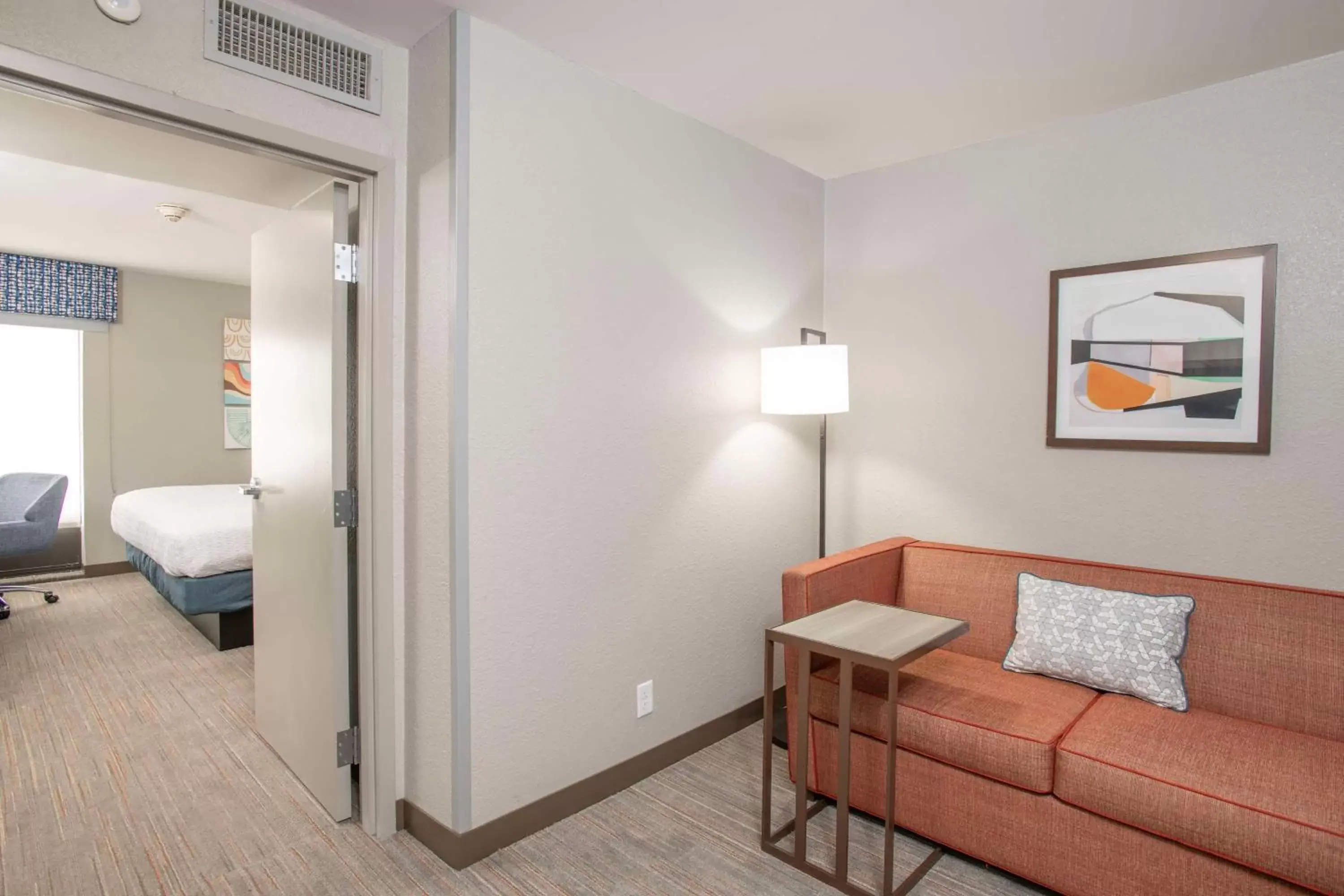 Living room, Bathroom in Hampton Inn By Hilton Dry Ridge