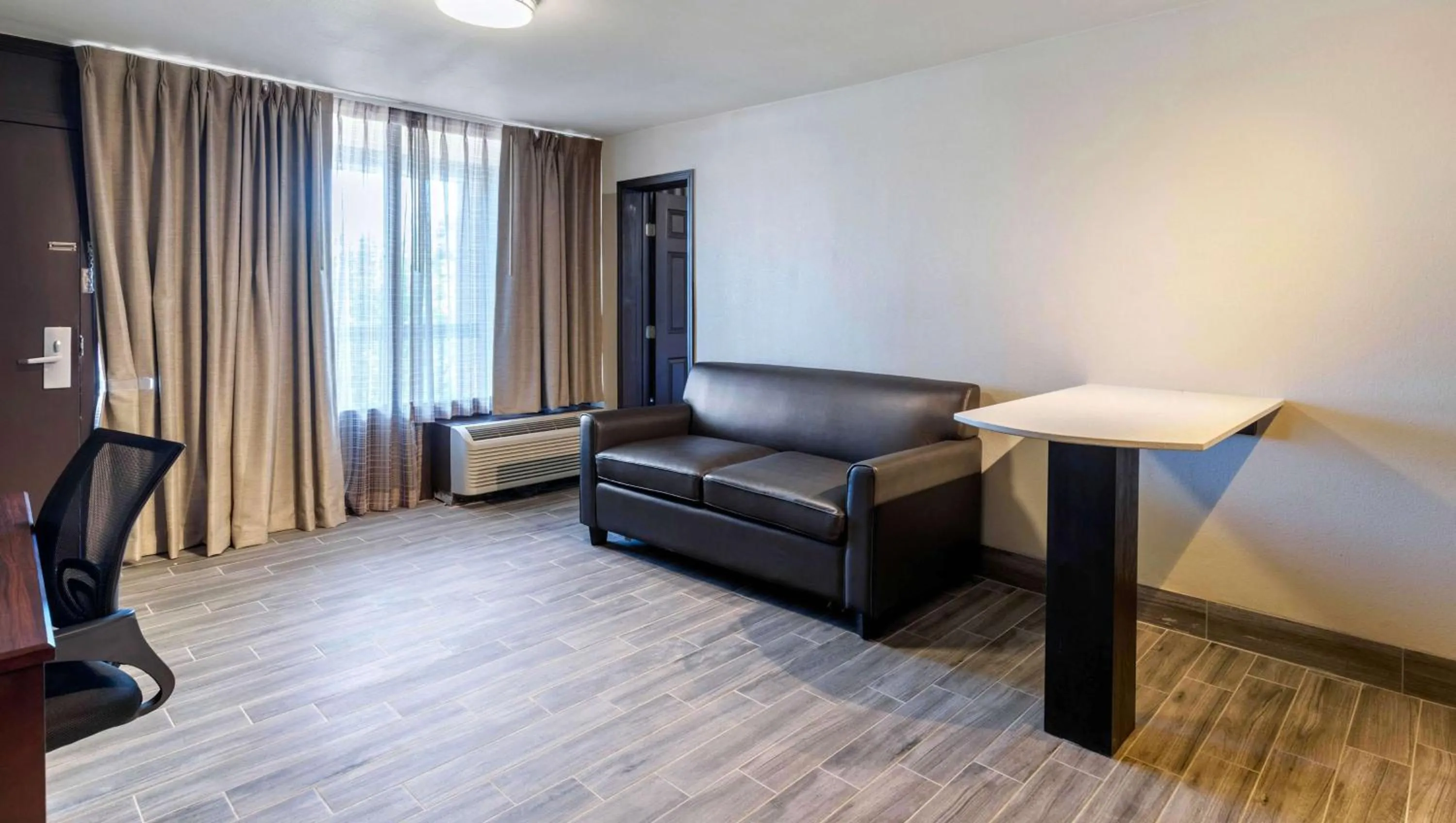 Photo of the whole room in Magnuson Grand Hotel and Conference Center Tyler