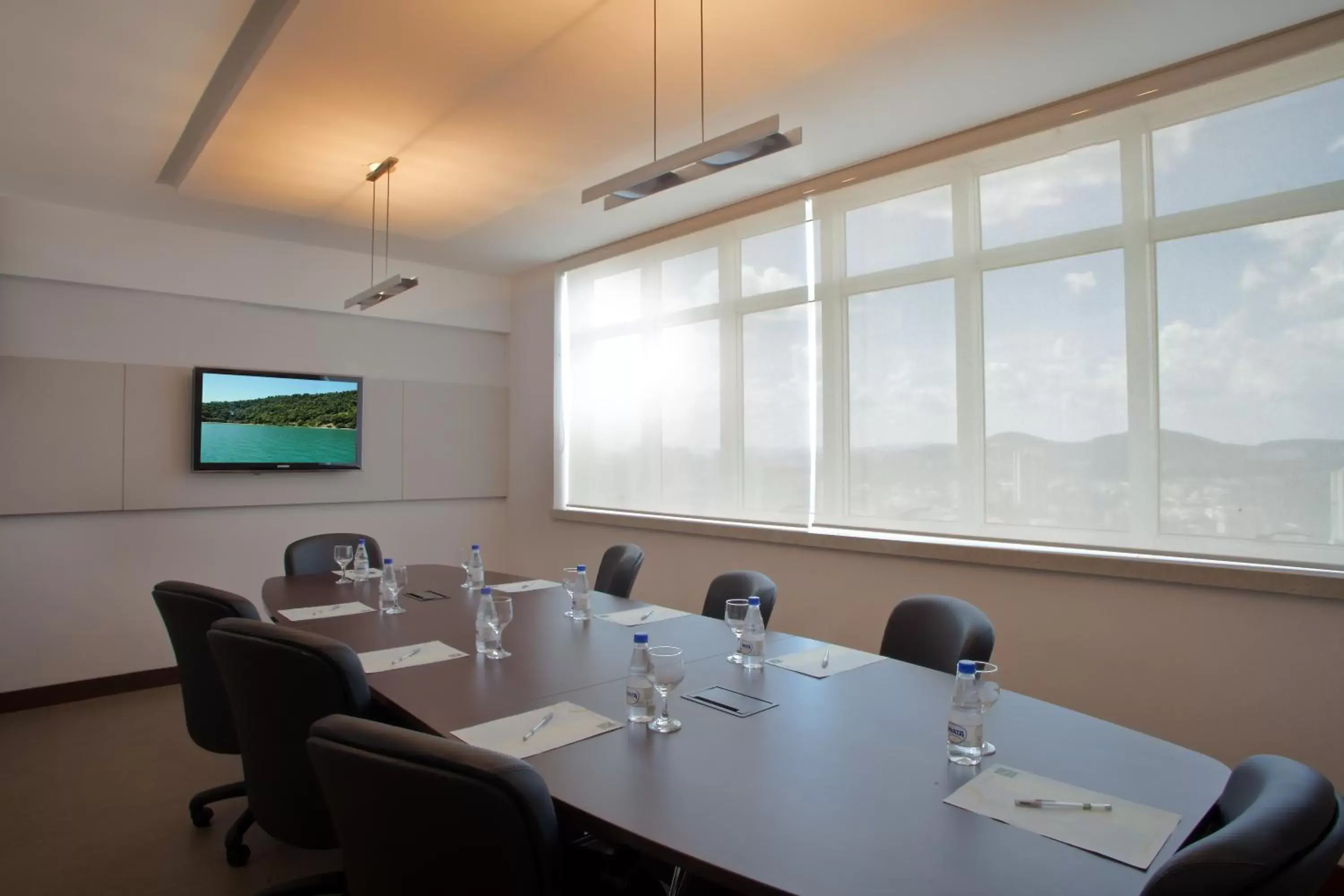 Business facilities in Quality Suites Alphaville