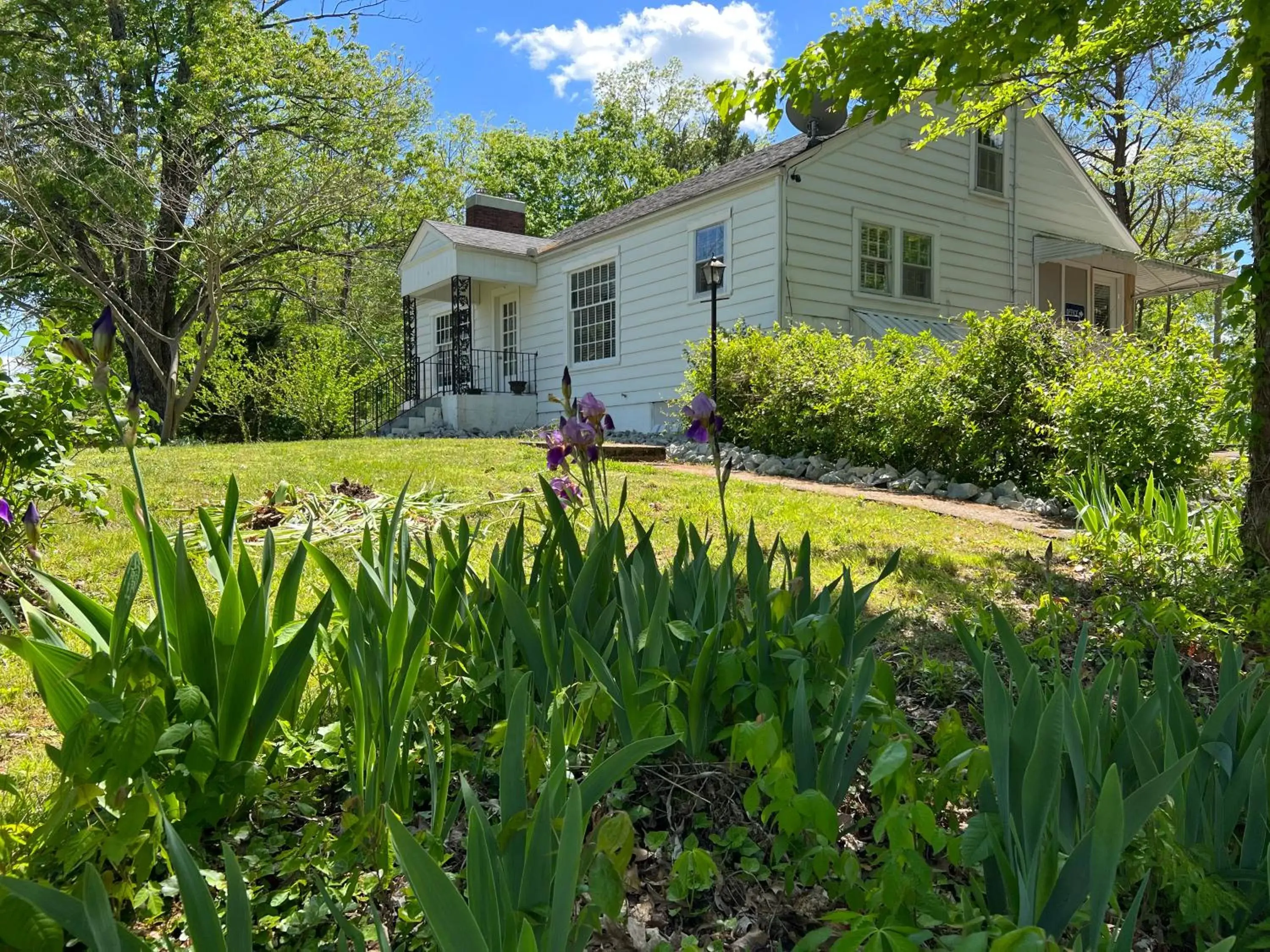 Three-Bedroom House in Kozy Haven Log Cabin Rentals