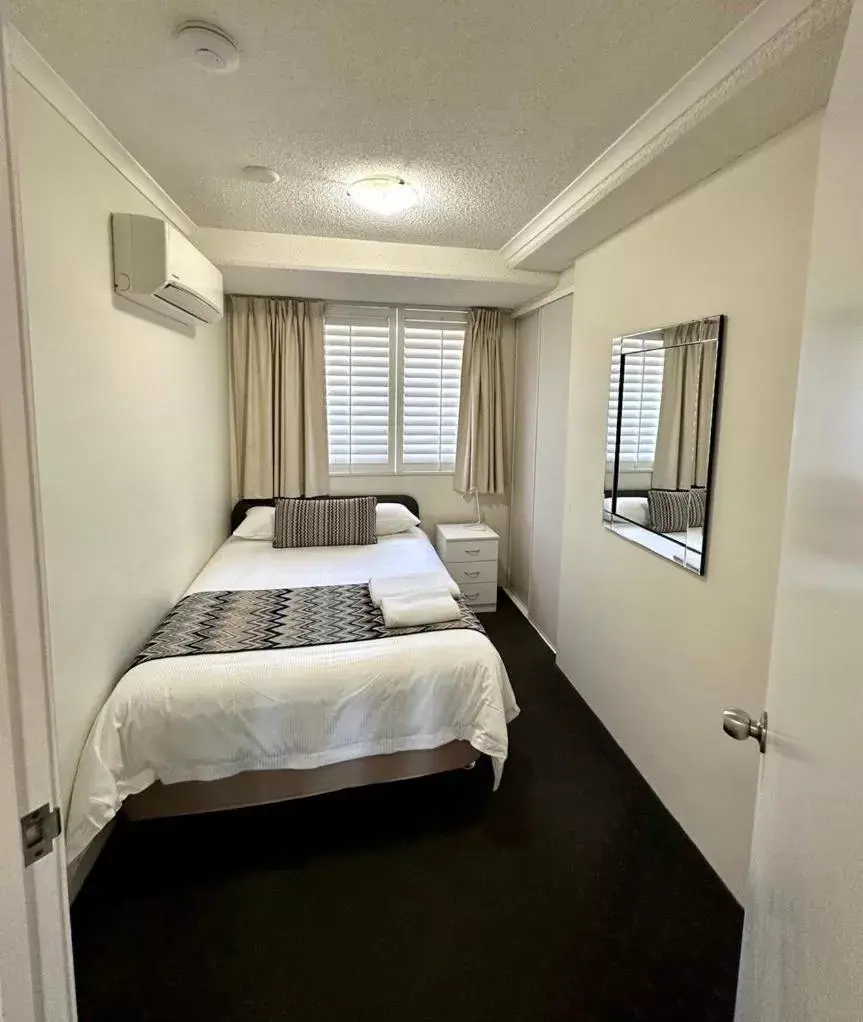 Bed in Goldsborough Place Apartments