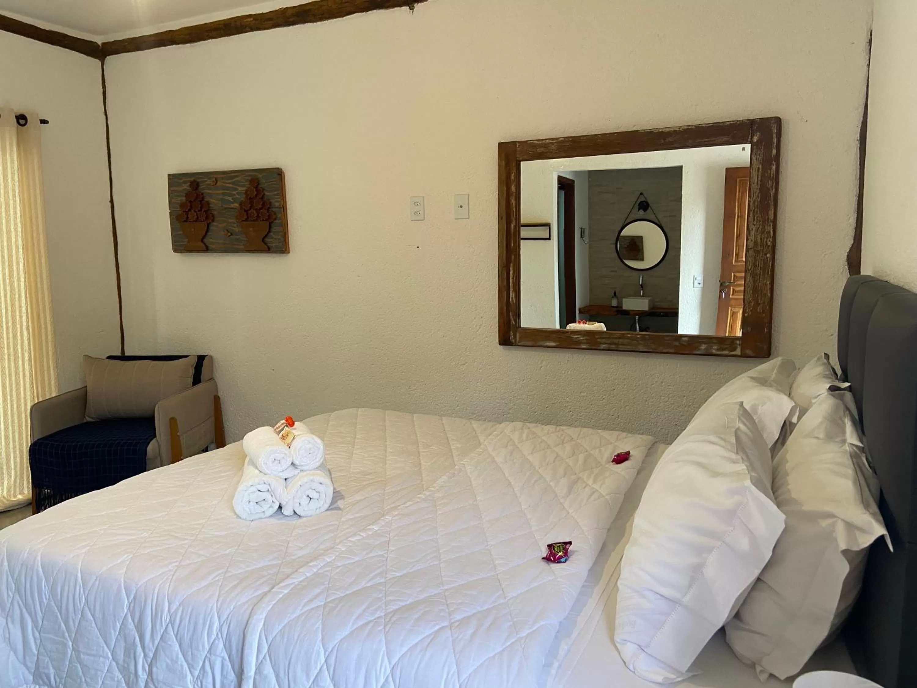 Bed in A Mi Manera Pousada , cerveja própria e Bistrô !