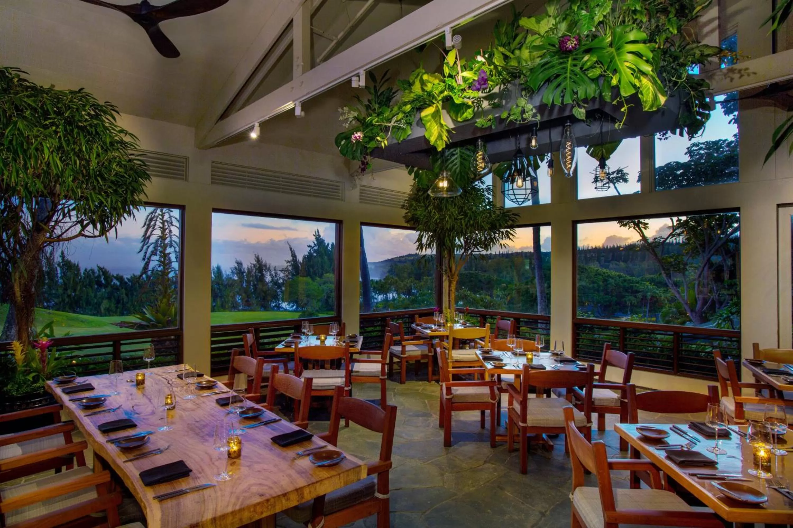 Restaurant/places to eat in The Ritz-Carlton Maui, Kapalua