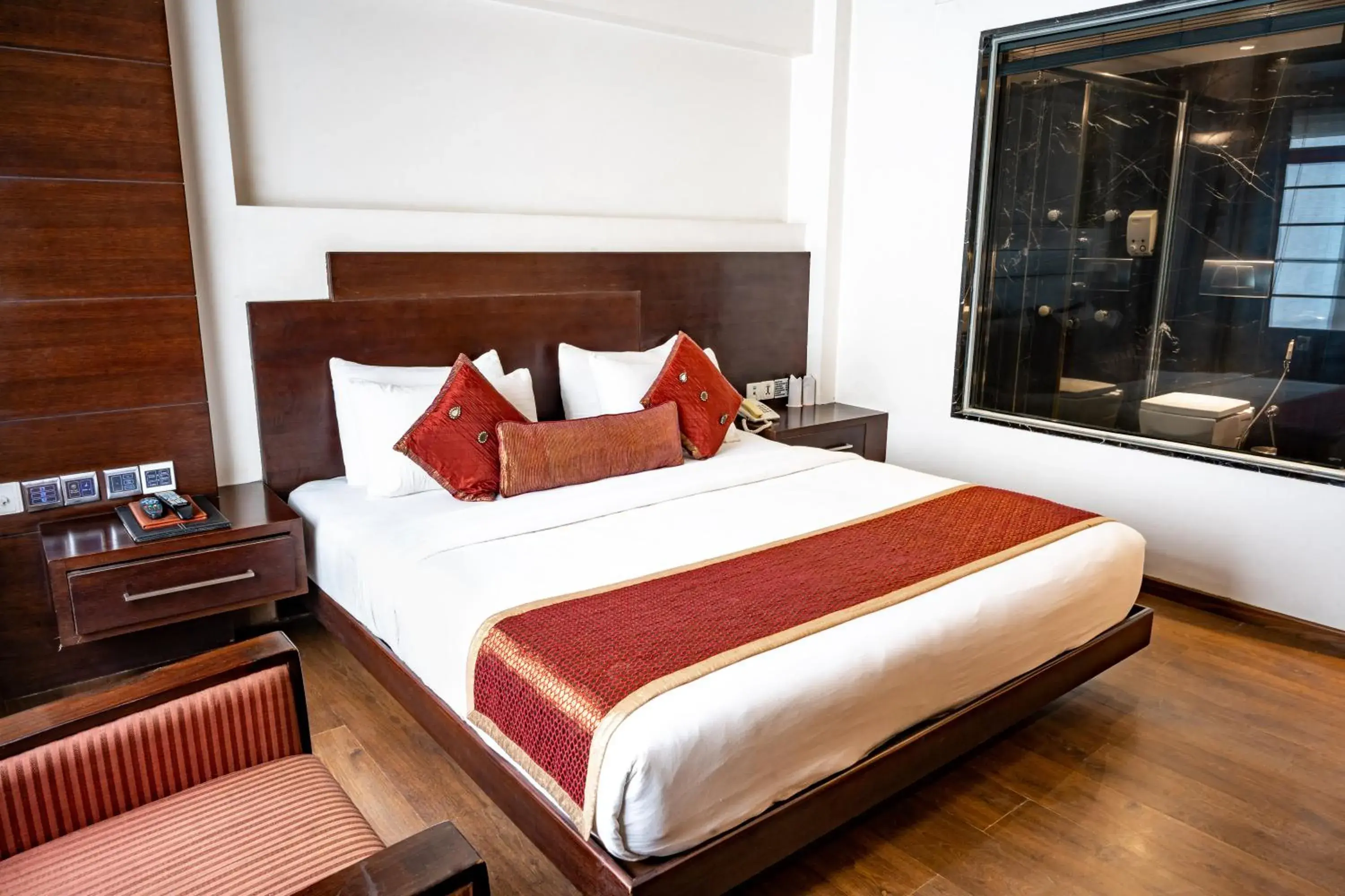 Bedroom, Bed in Hotel GODWIN DELUXE - New Delhi Railway Station - Paharganj