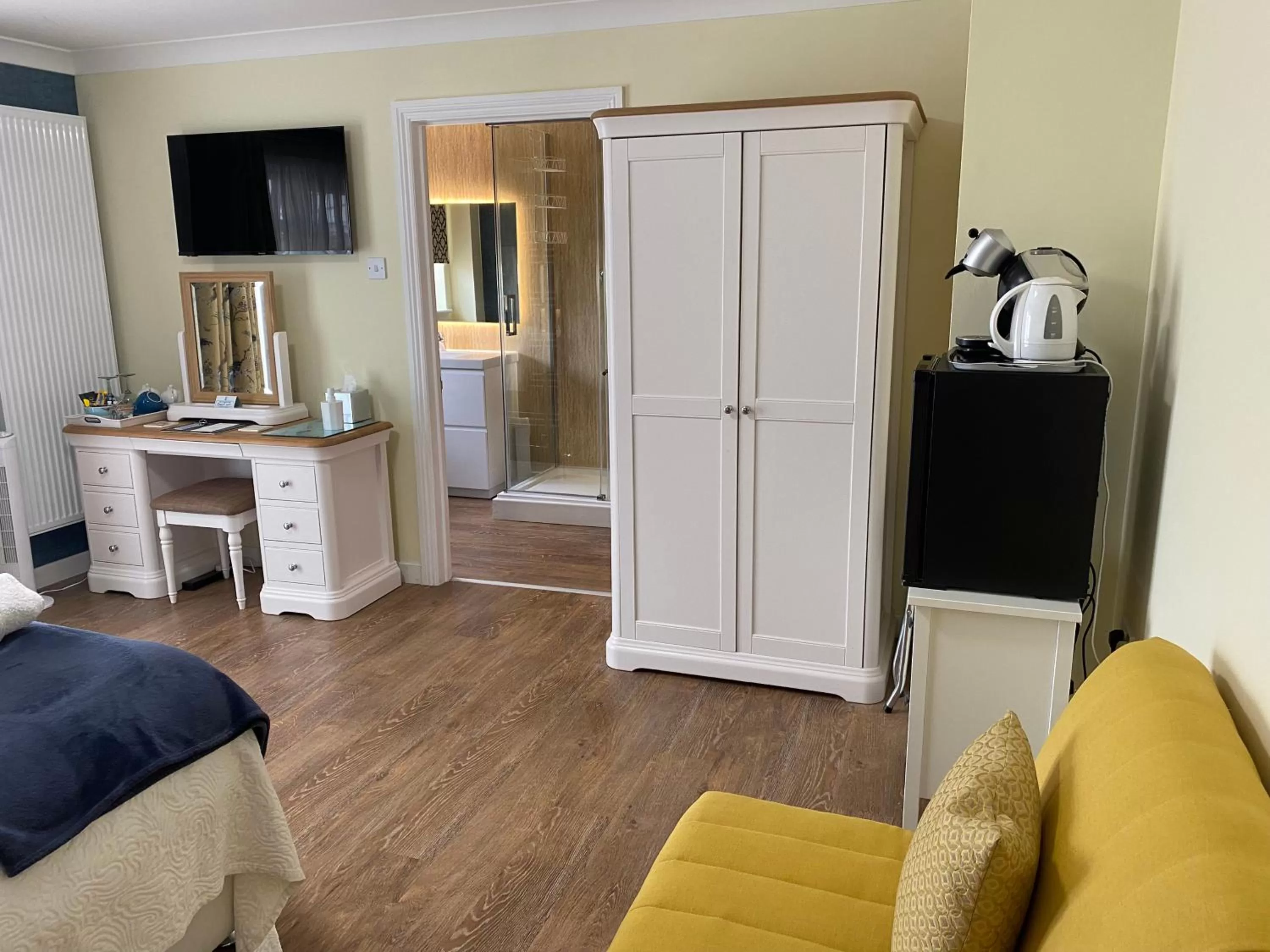 Bed in Toppesfield House B&B