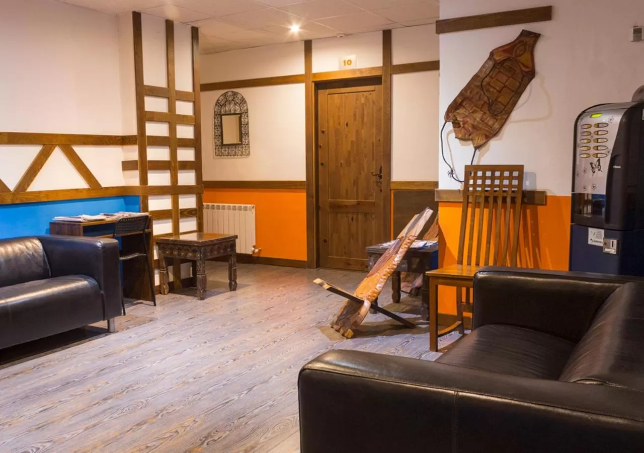 Lounge or bar, Seating Area in Hotel Plaza