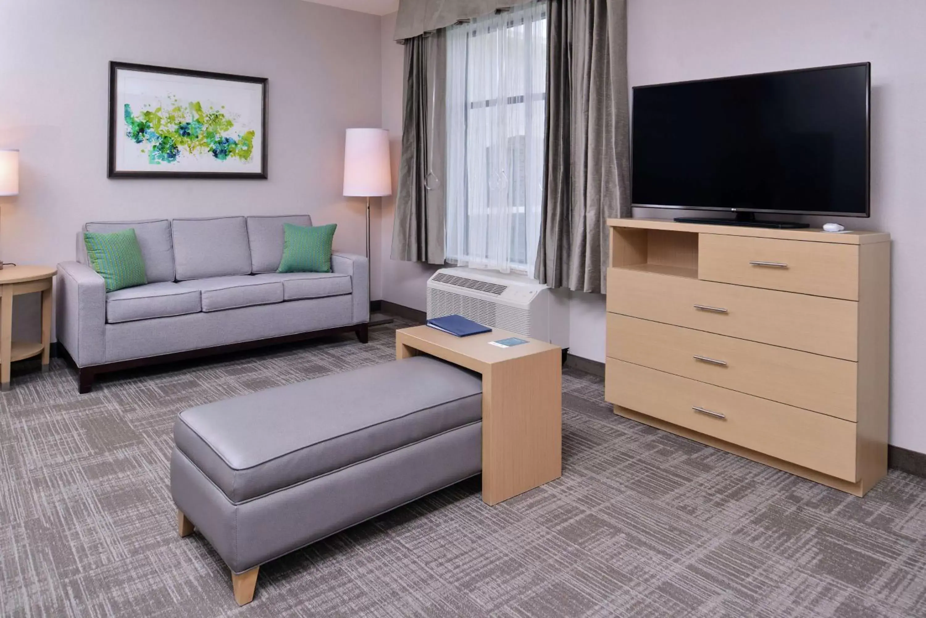 Bedroom, Seating Area in Homewood Suites By Hilton Des Moines Airport