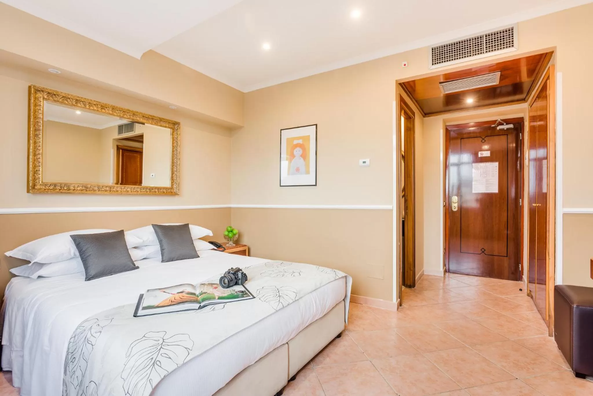 Bedroom, Bed in Raeli Hotel Archimede