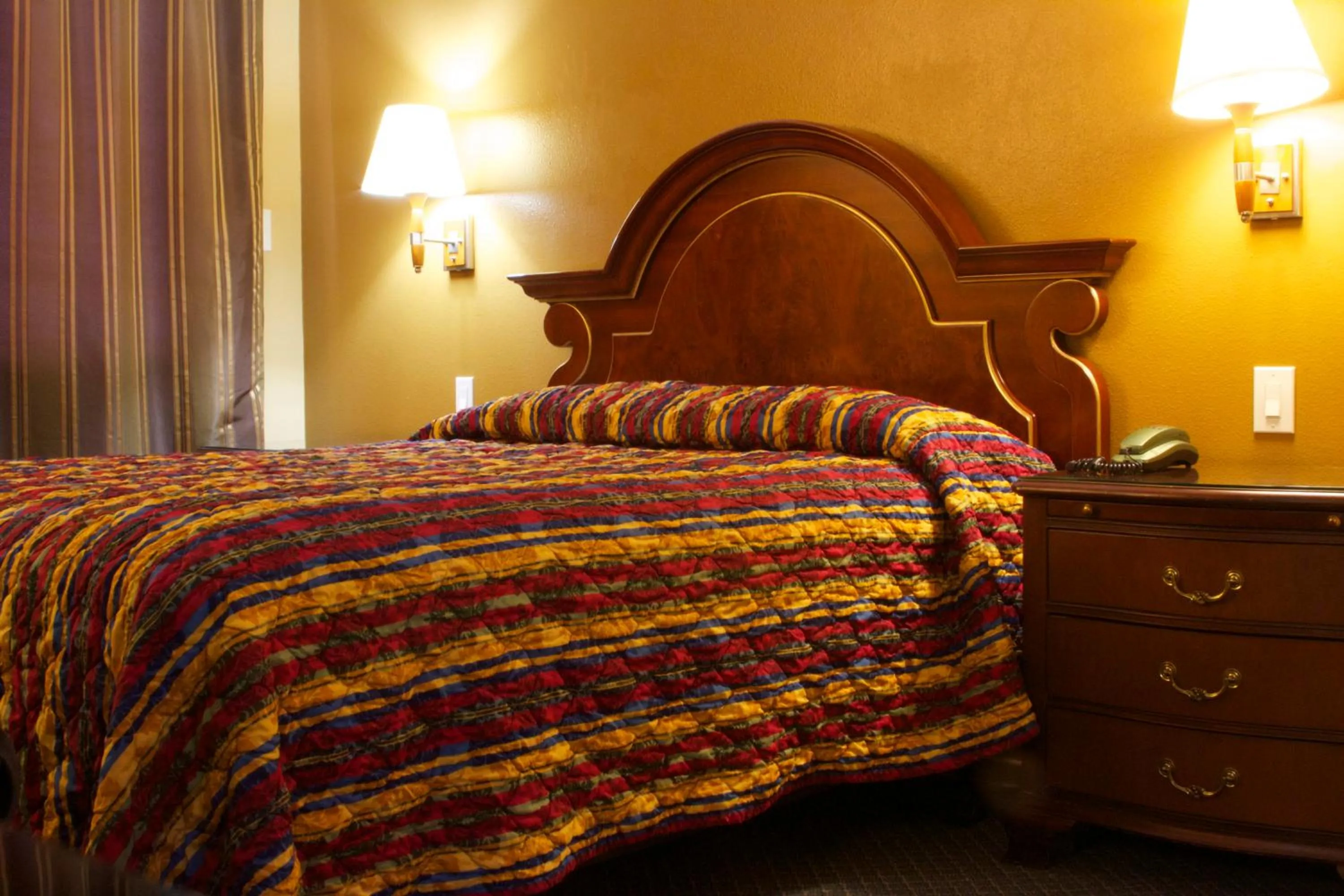 Bed in Redondo Beach Inn-LAX