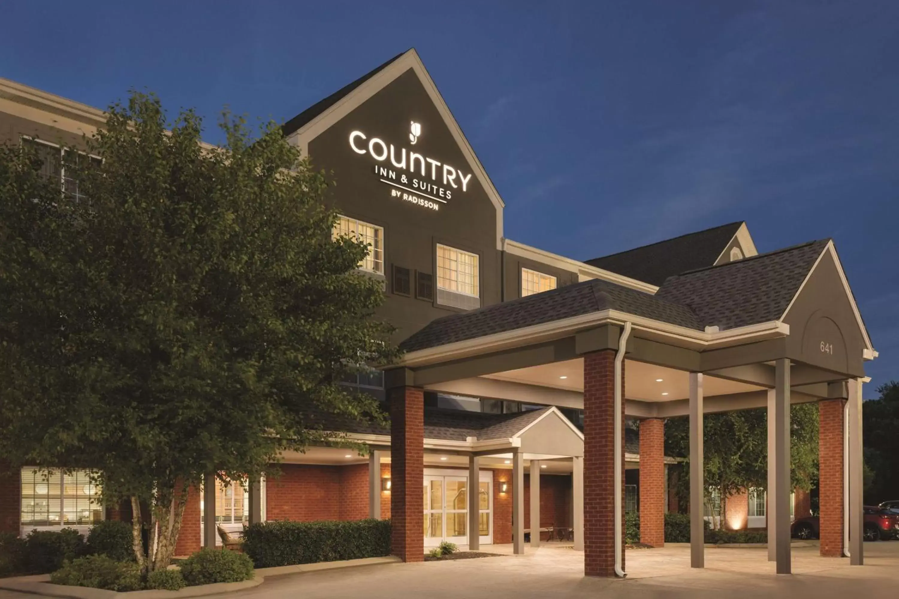 Property building in Country Inn & Suites by Radisson, Goodlettsville, TN
