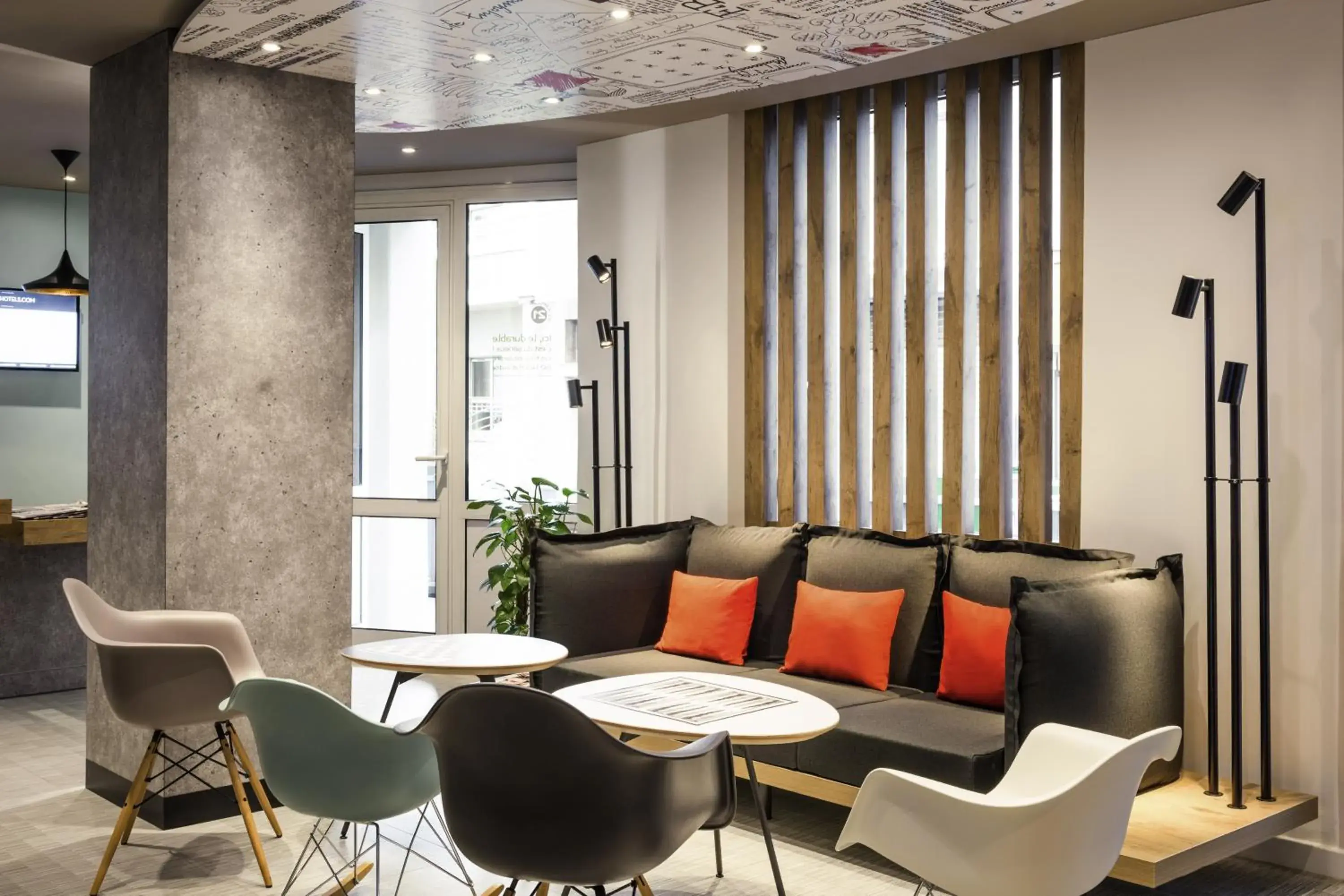 Lounge or bar, Seating Area in Hotel ibis Paris Pere Lachaise