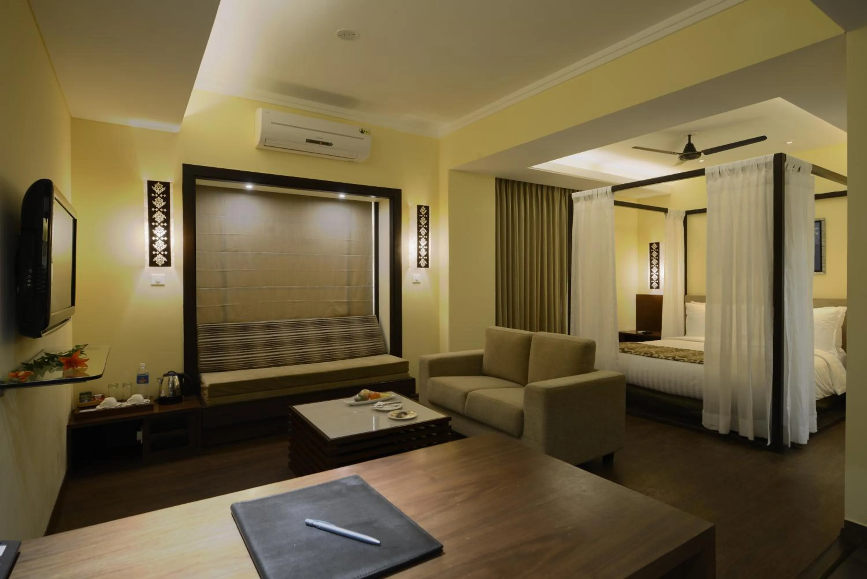 Photo of the whole room, Bed in Deltin Suites