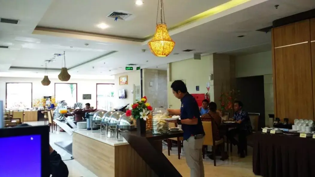 Restaurant/Places to Eat in Hotel Namira Syariah Pekalongan