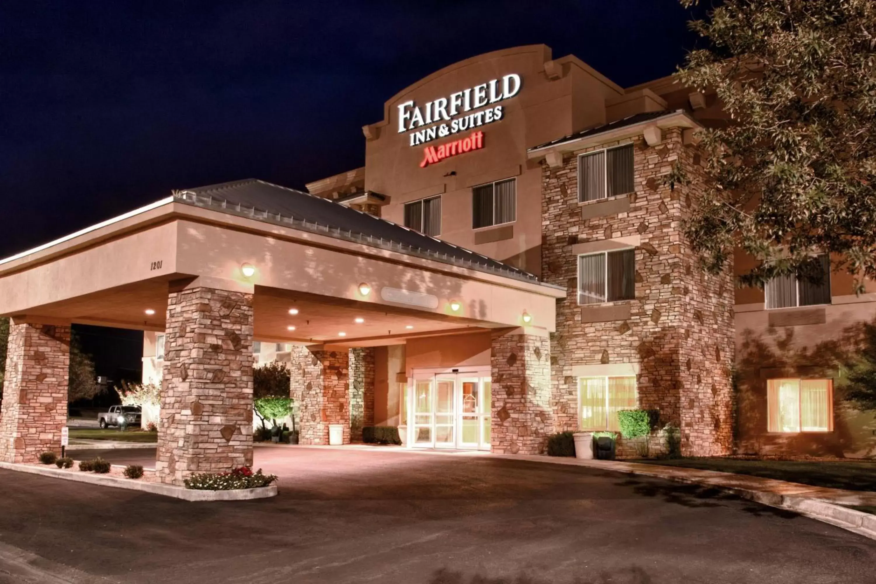 Property Building in Fairfield Inn & Suites Roswell