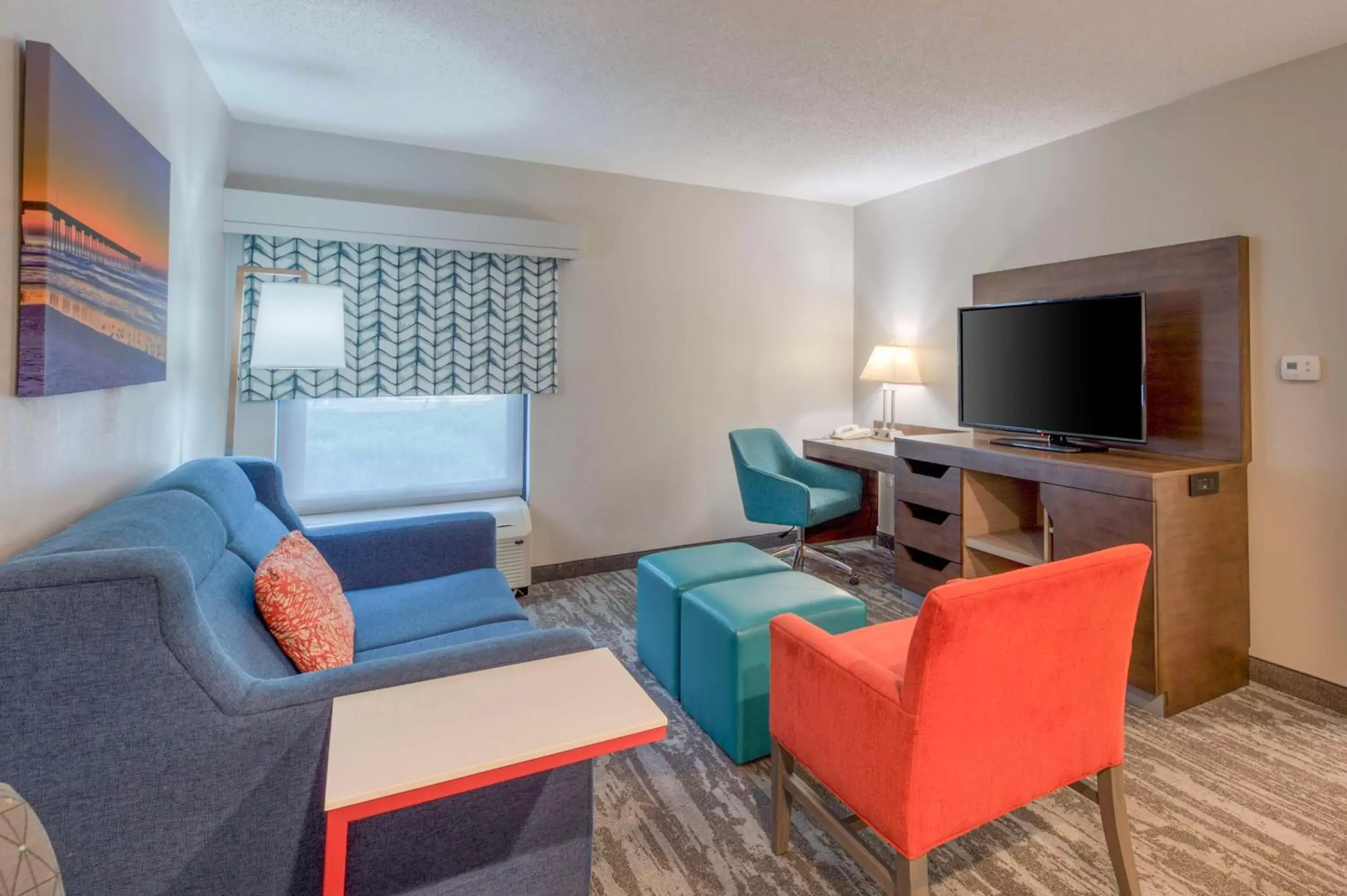 Bedroom, Seating Area in Hampton Inn & Suites Wilmington/Wrightsville Beach